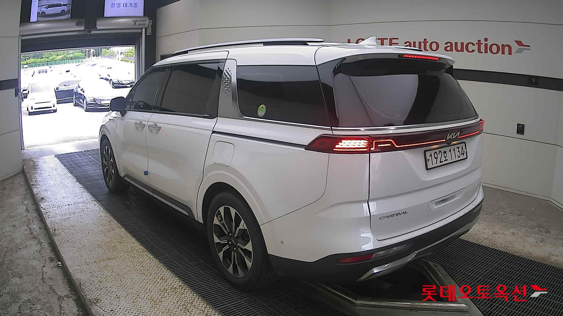 2023 - kia carnival