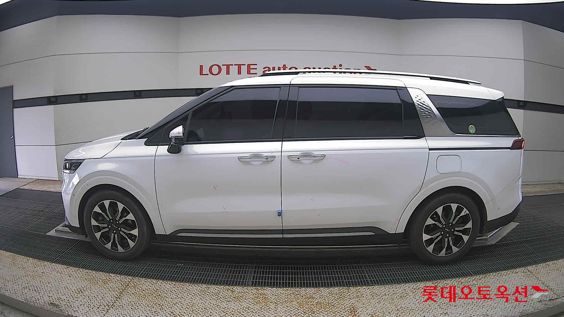 2023 - kia carnival