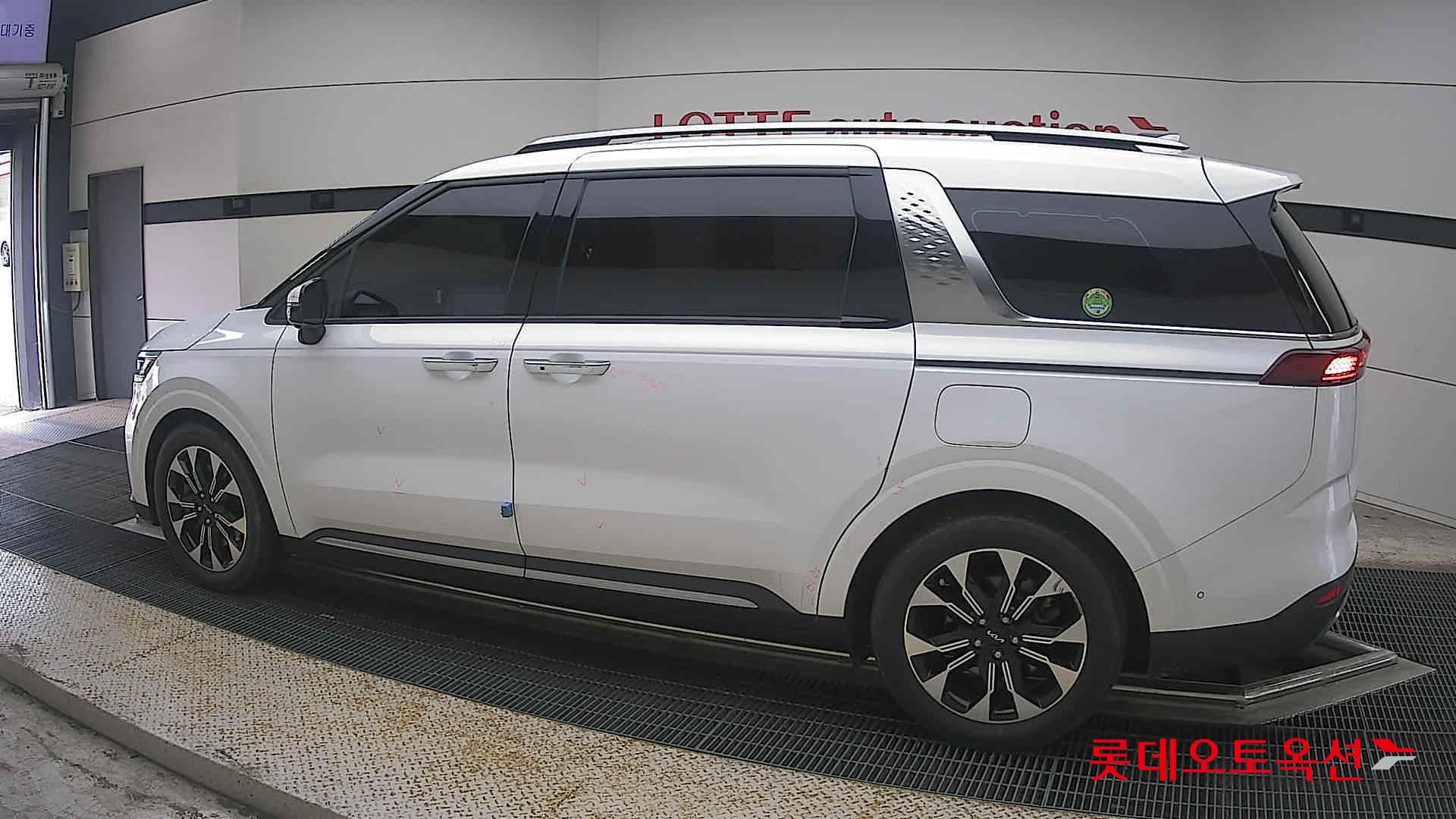 2023 - kia carnival