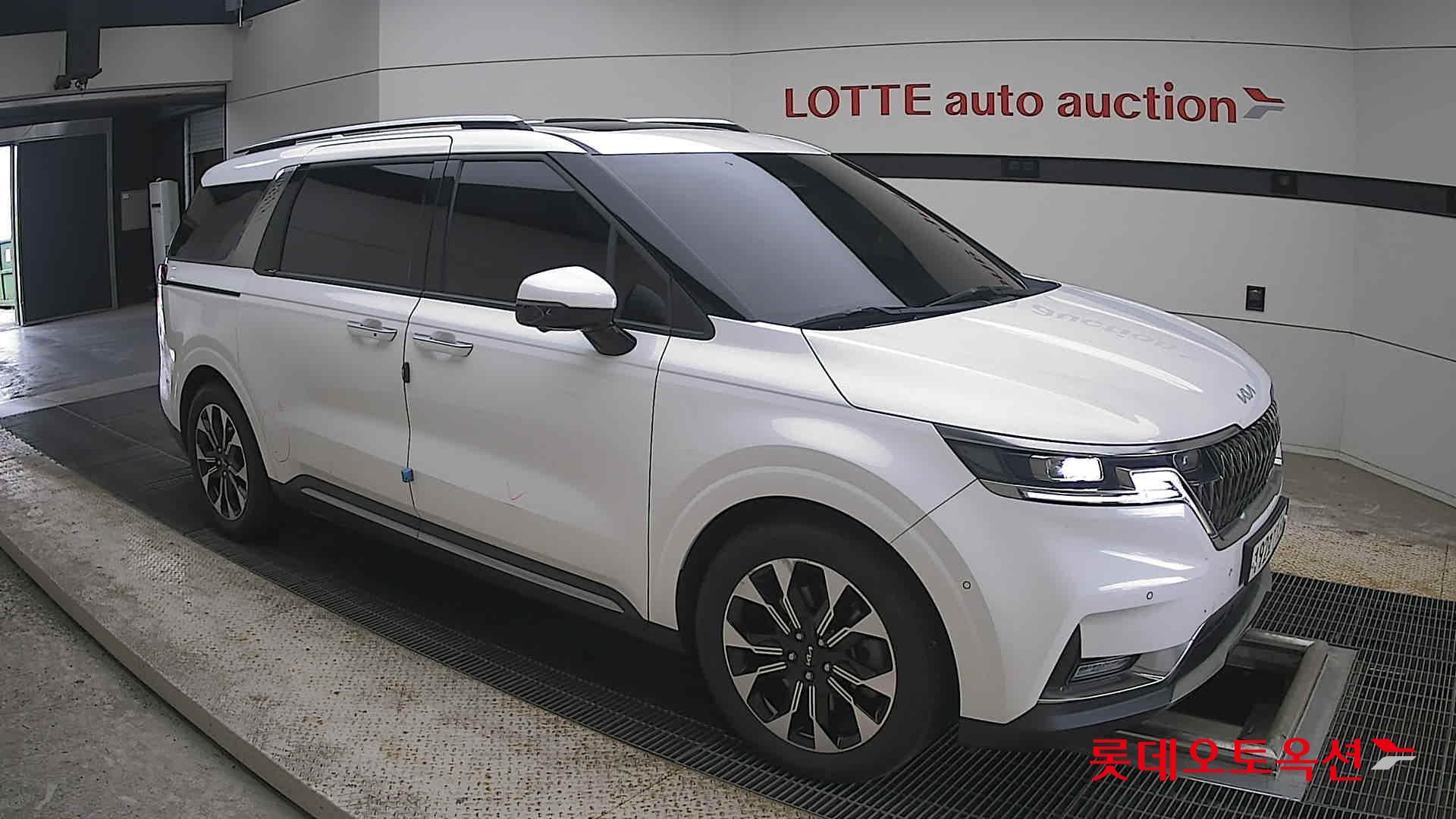 2023 - kia carnival