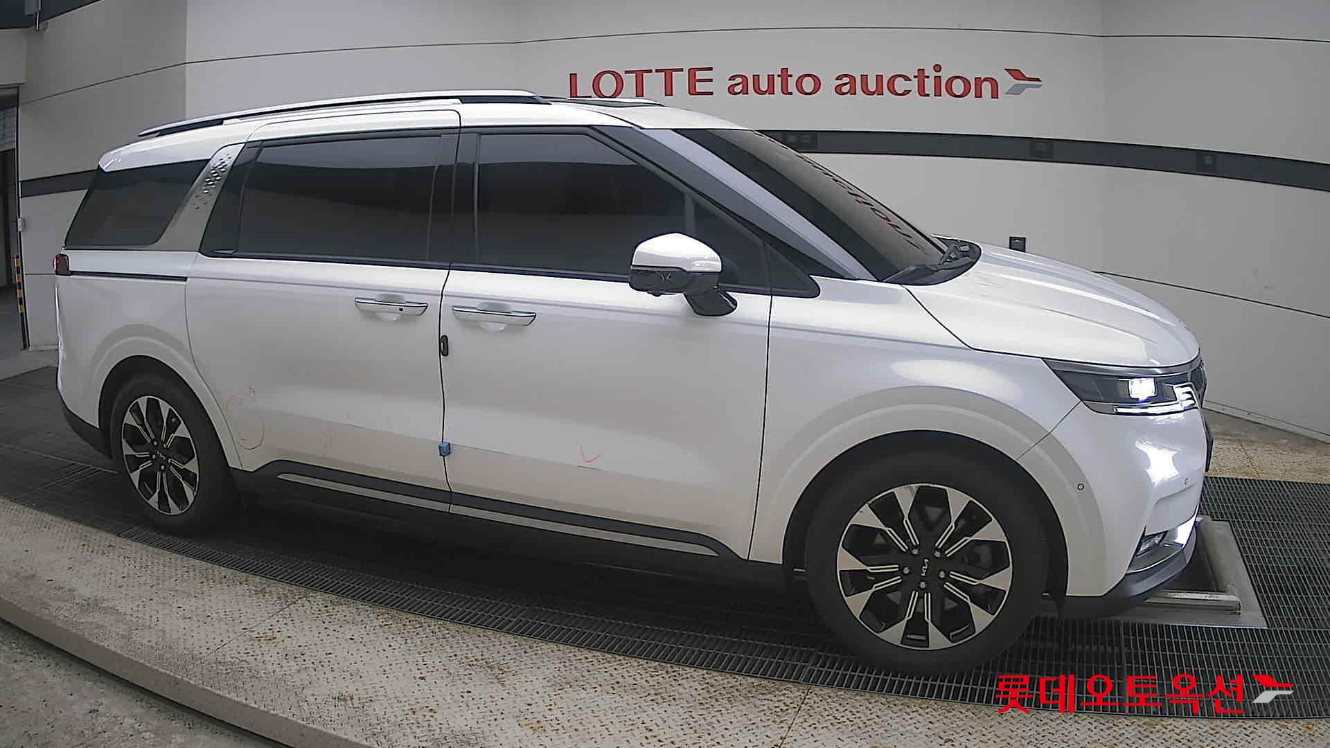 2023 - kia carnival