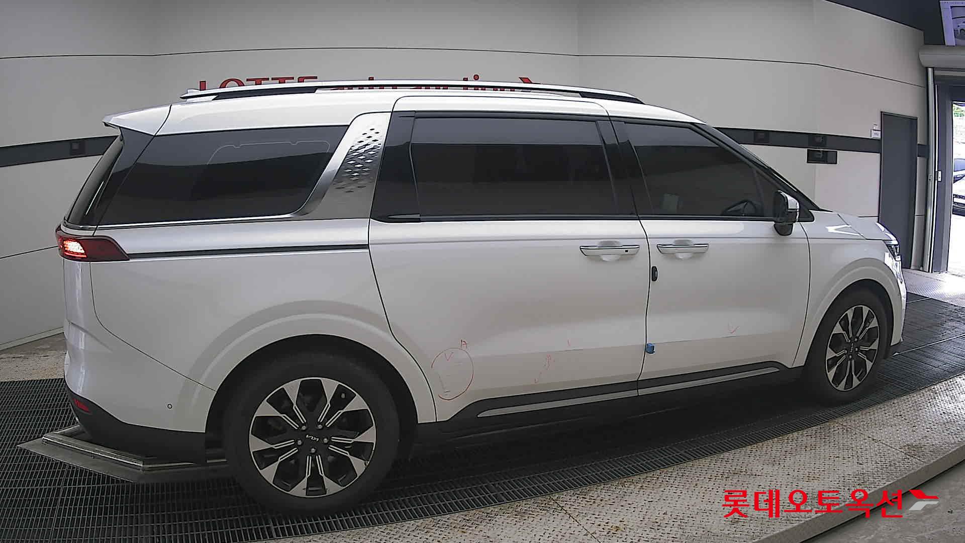 2023 - kia carnival