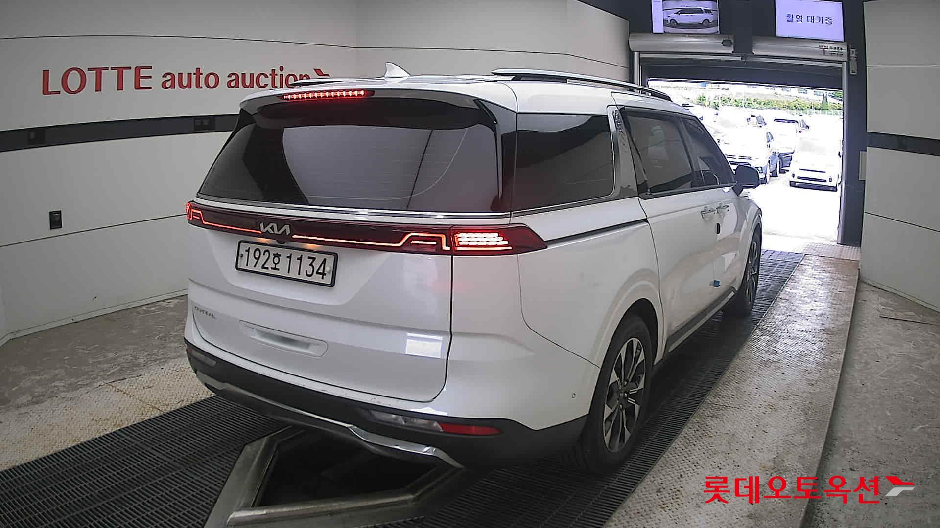 2023 - kia carnival