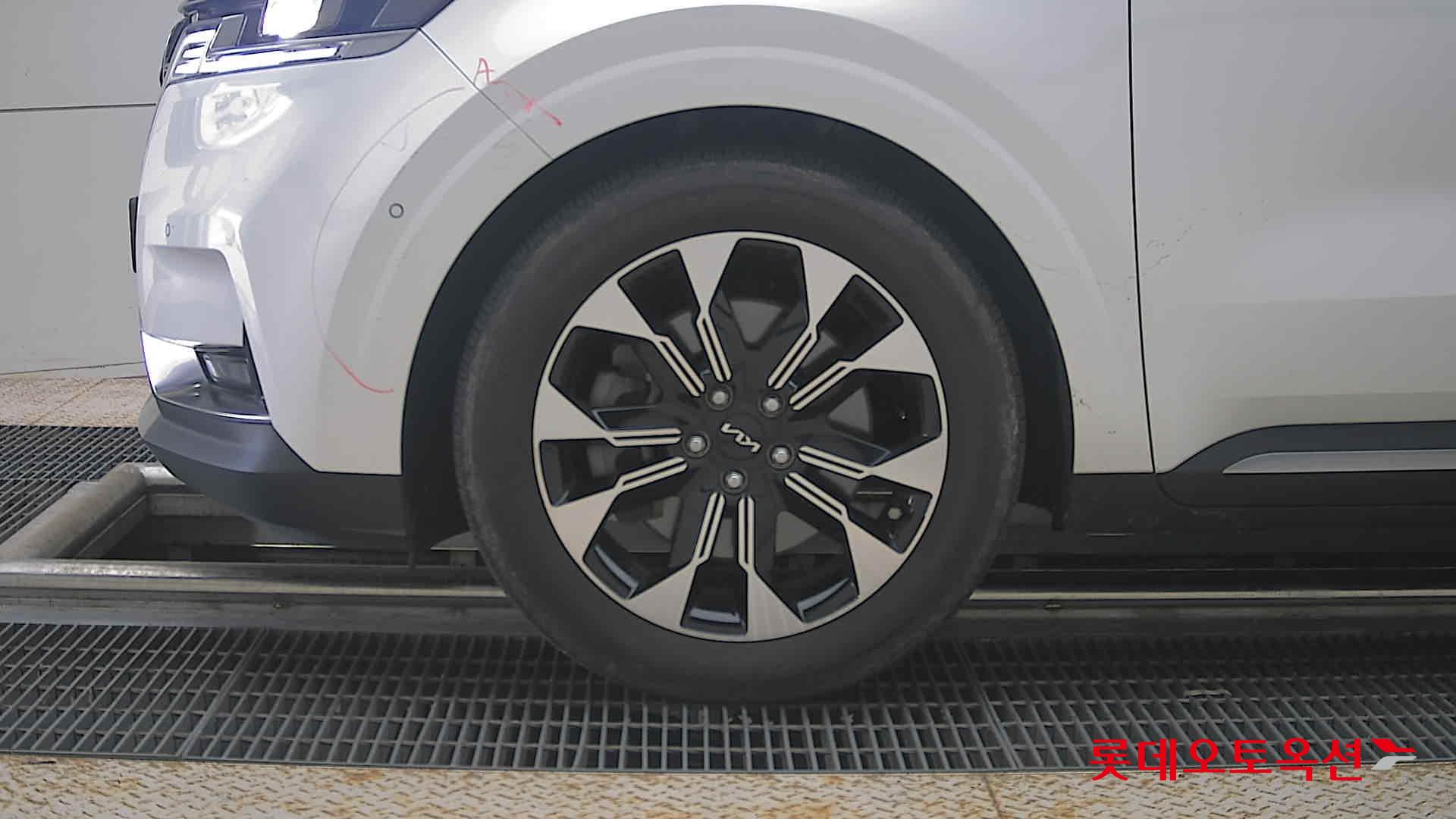 2023 - kia carnival