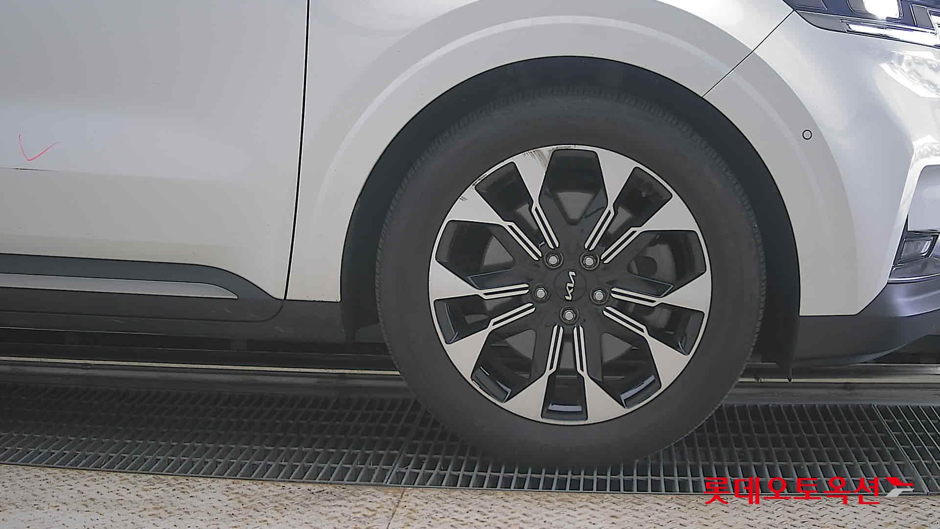 2023 - kia carnival
