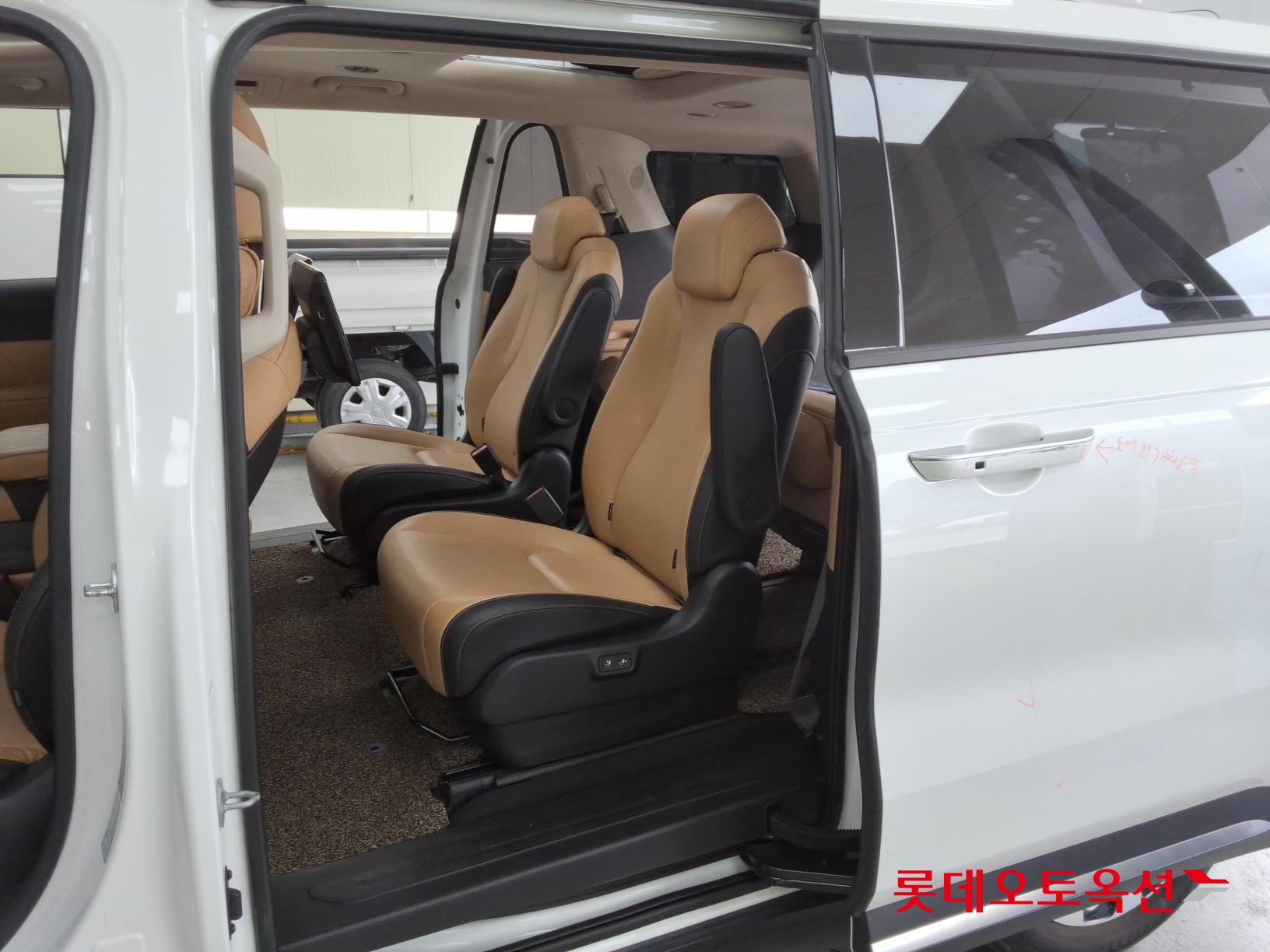 2023 - kia carnival