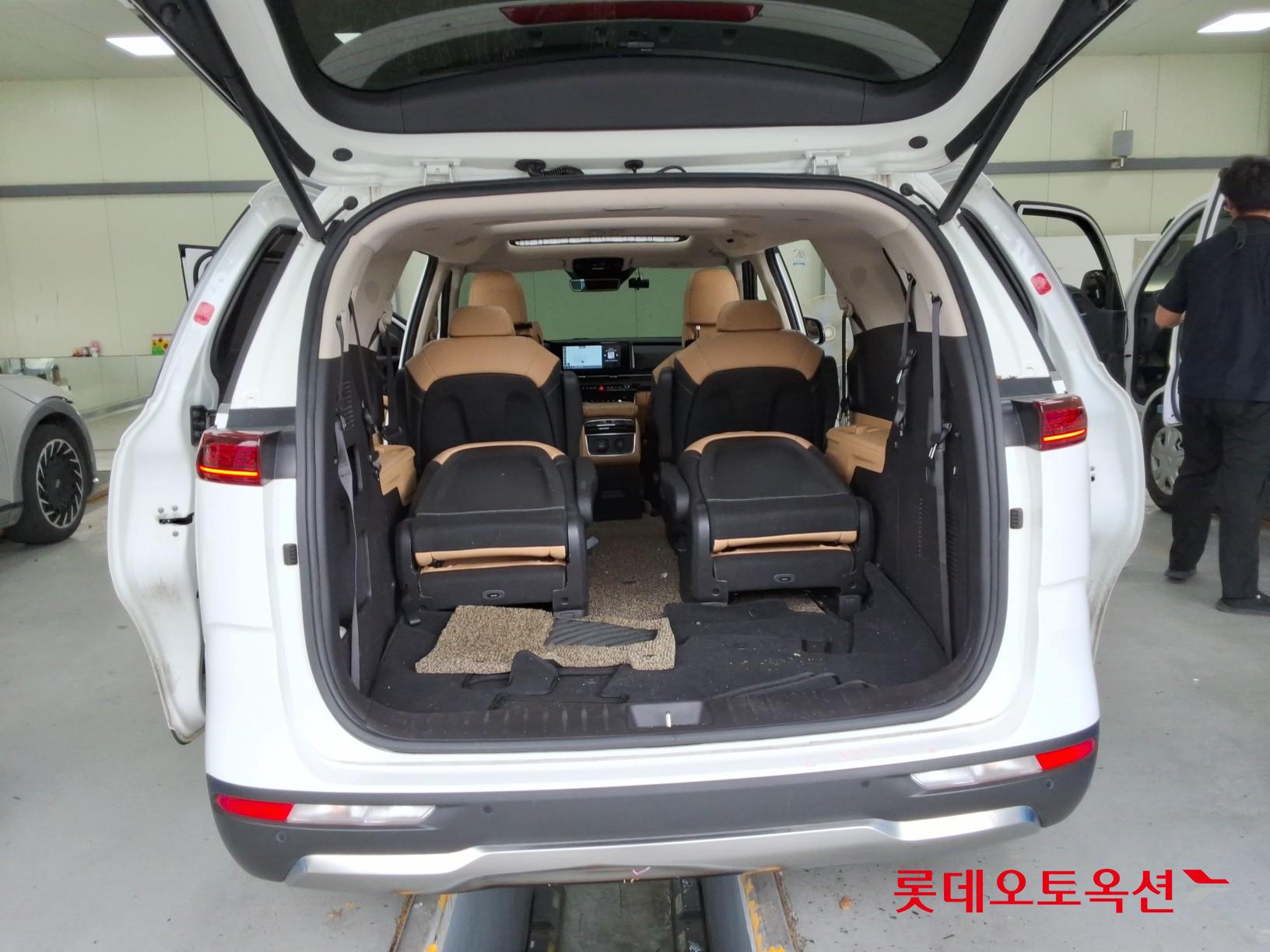 2023 - kia carnival