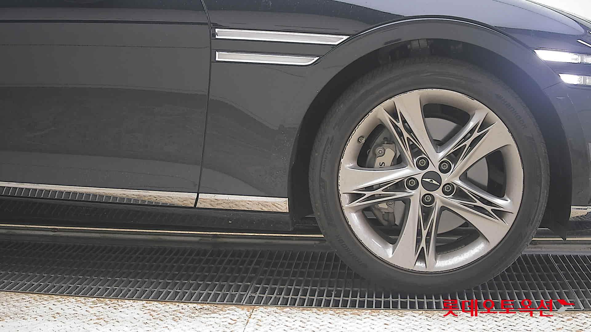 2022 - genesis g90
