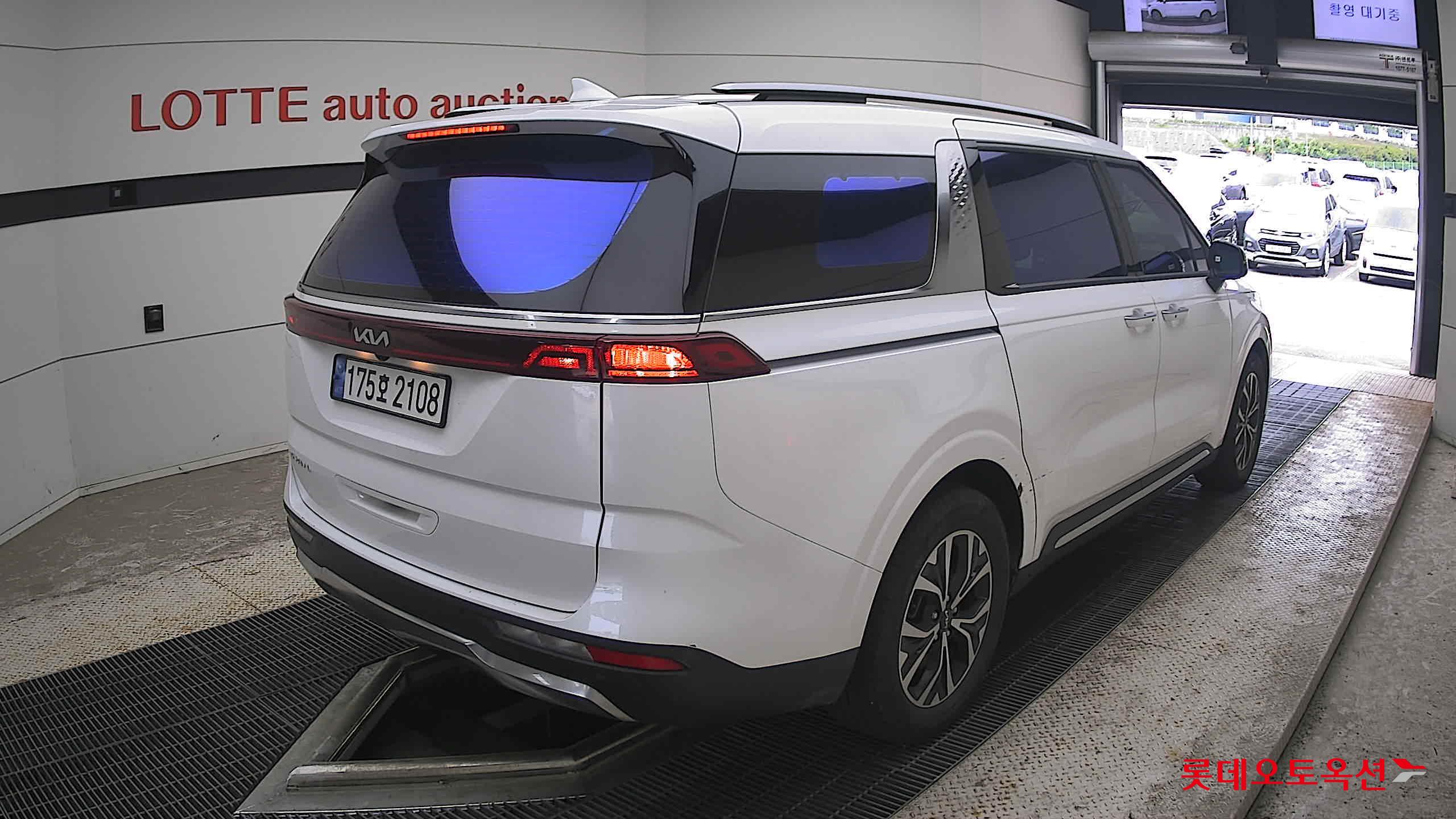 2023 - kia carnival