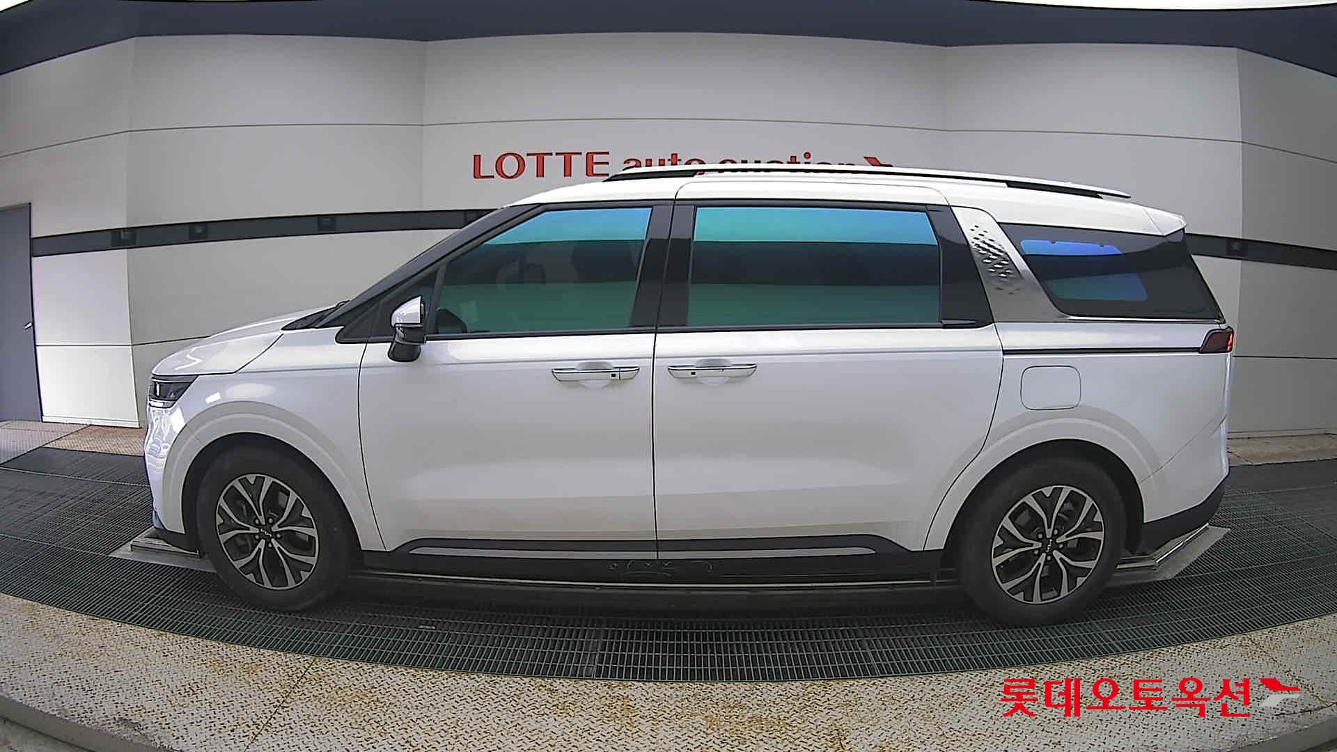 2023 - kia carnival