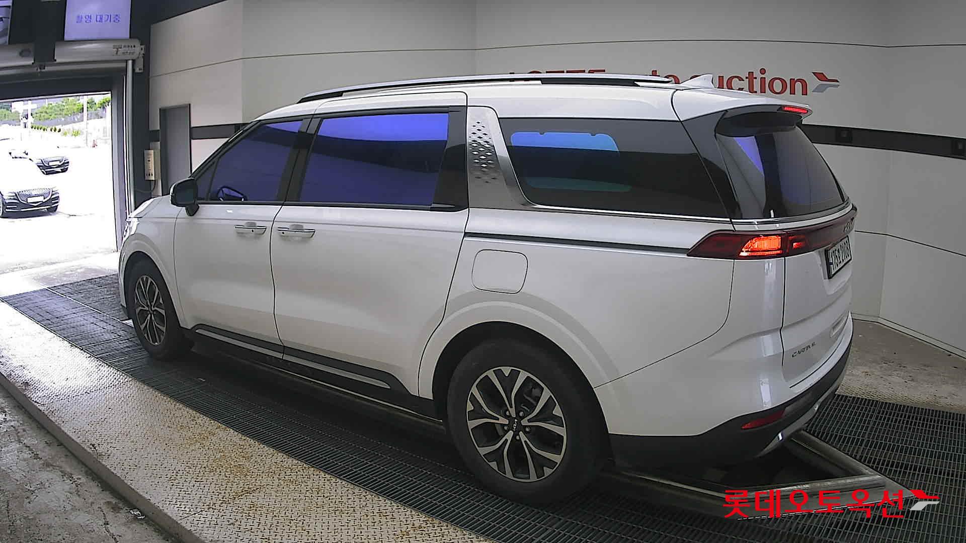 2023 - kia carnival