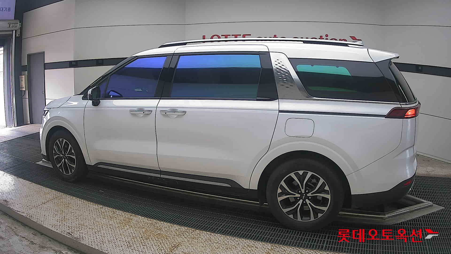 2023 - kia carnival