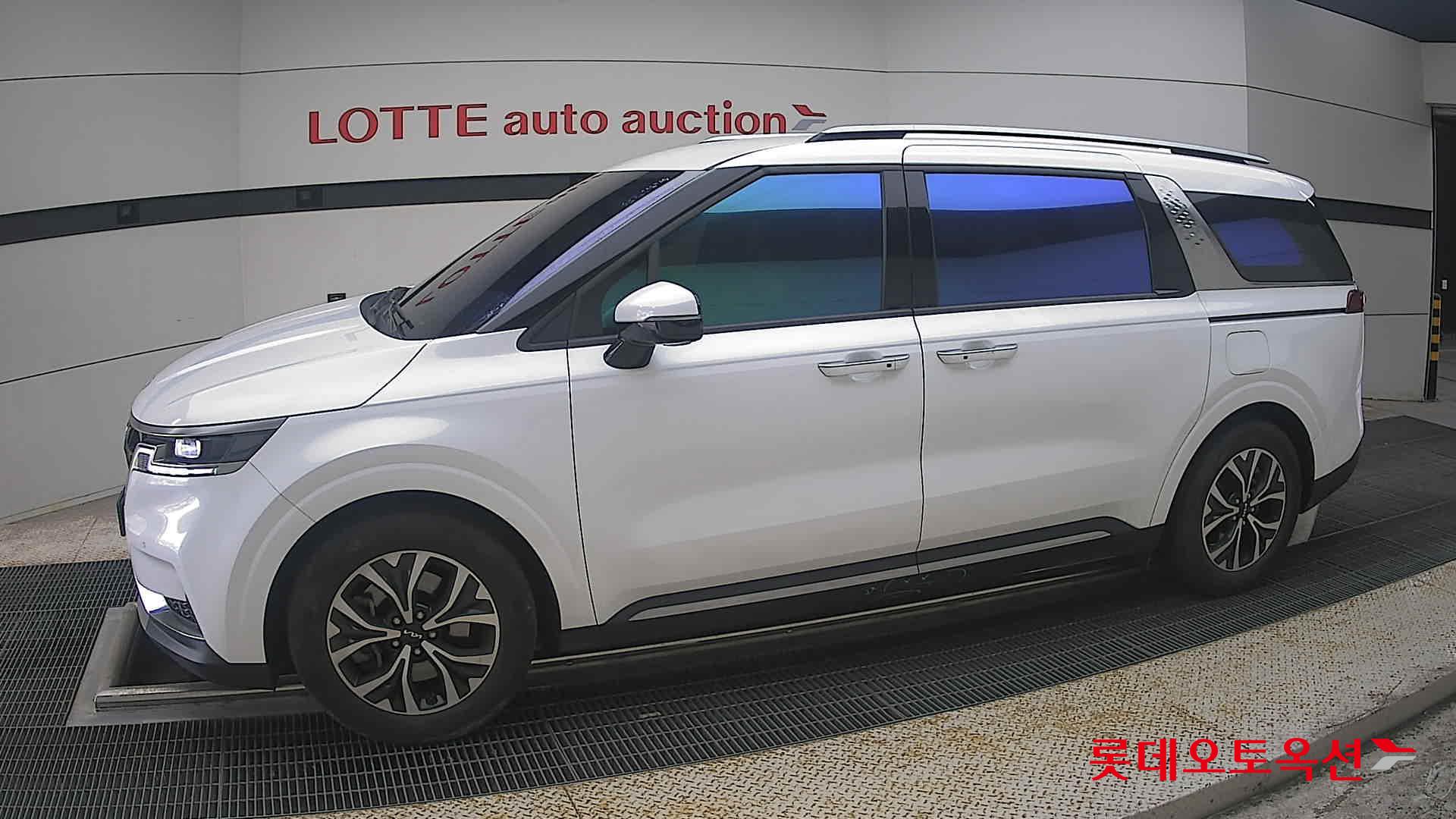 2023 - kia carnival