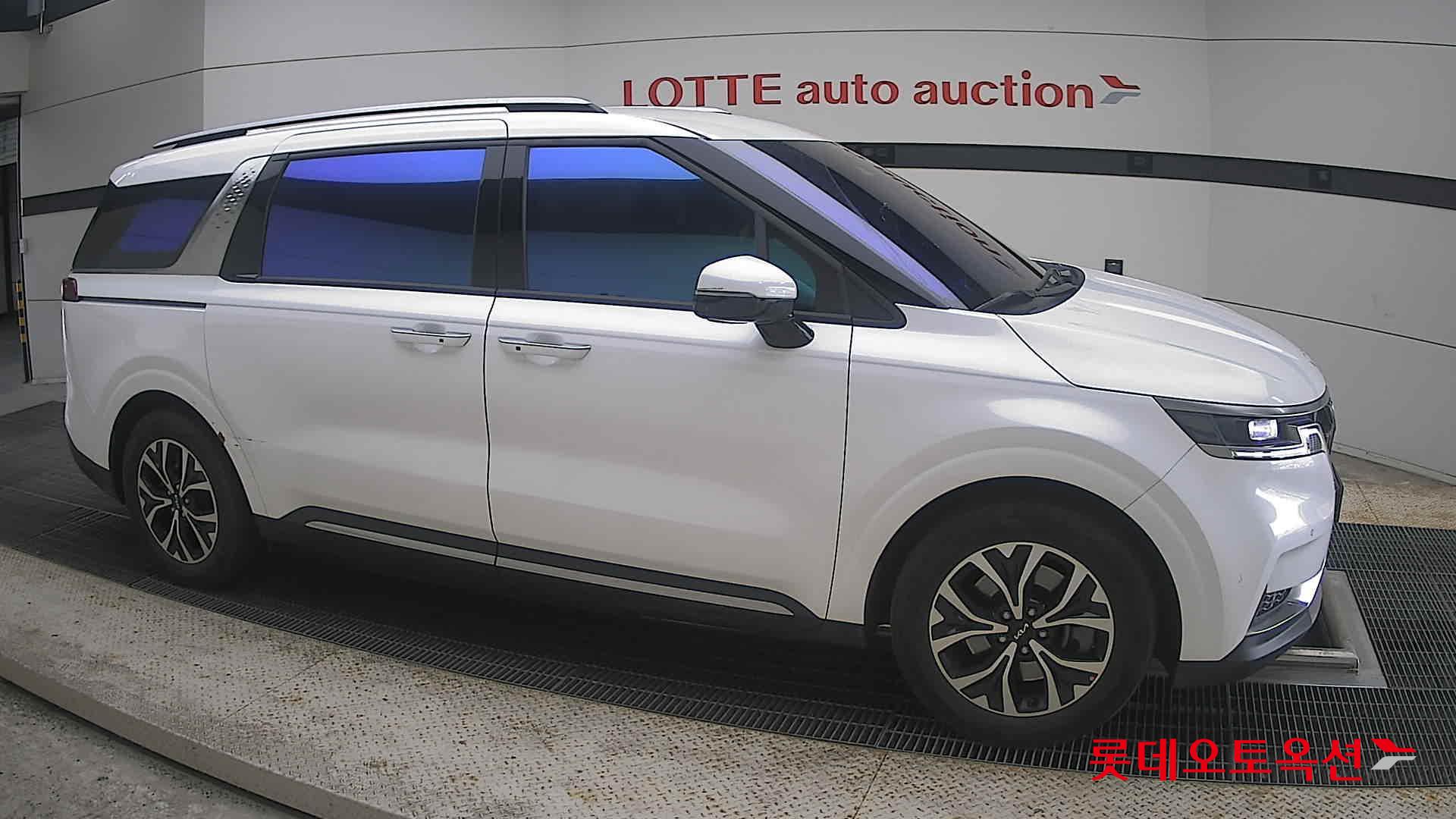 2023 - kia carnival