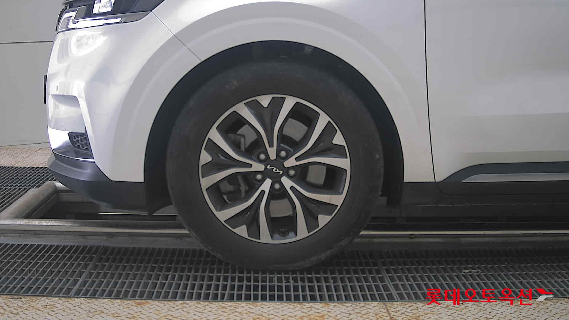 2023 - kia carnival