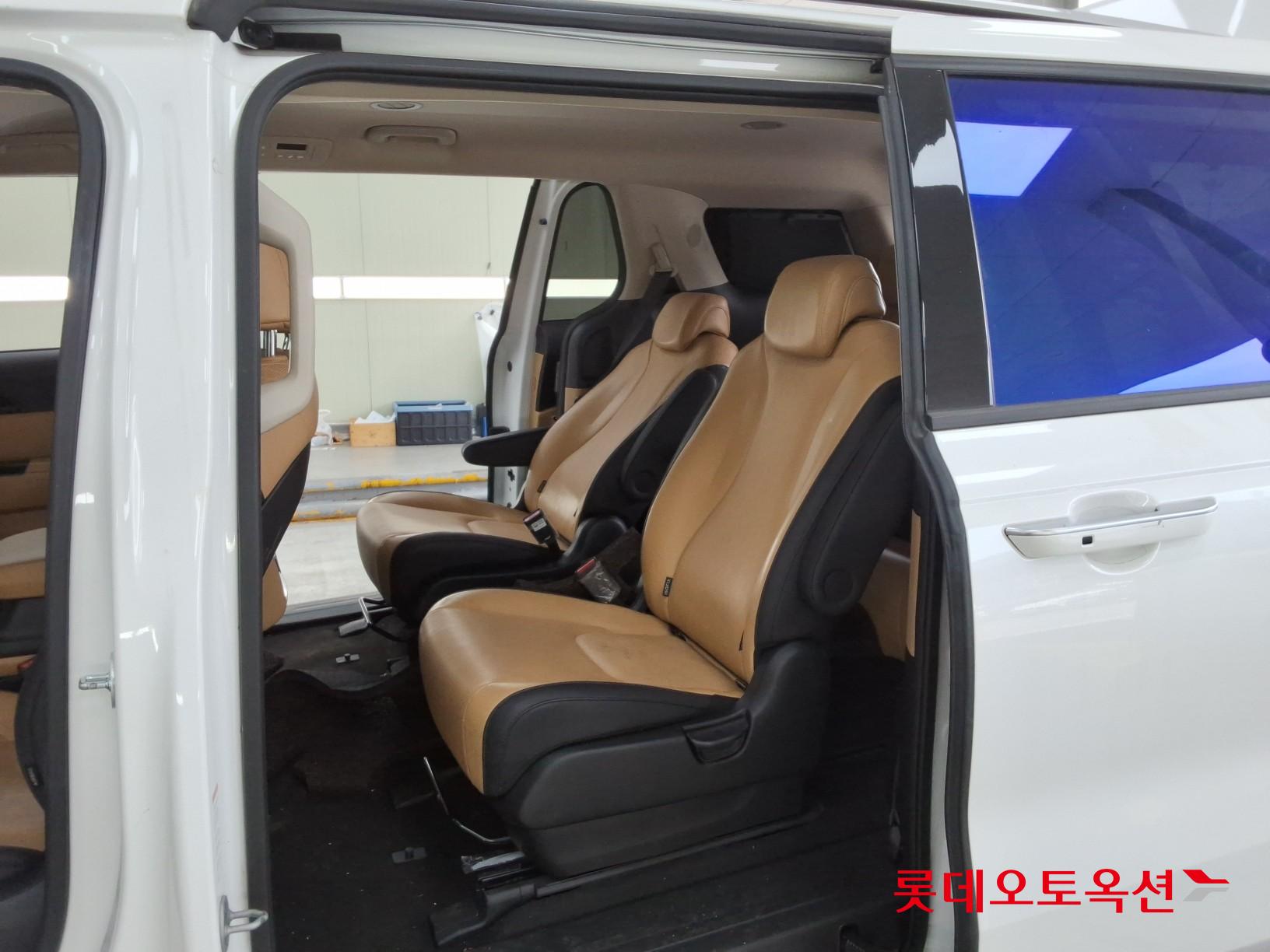 2023 - kia carnival