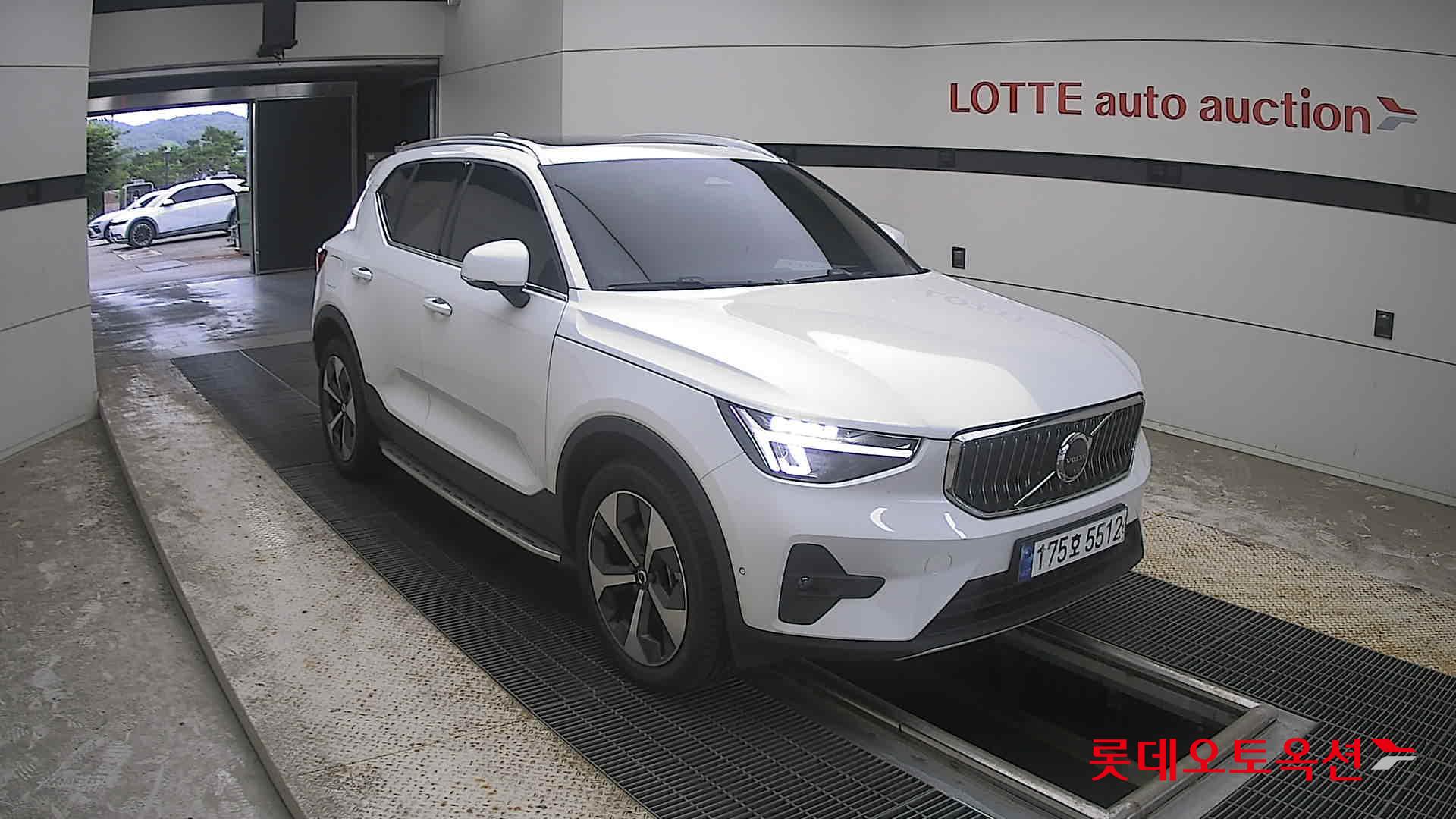 2023 - volvo xc40