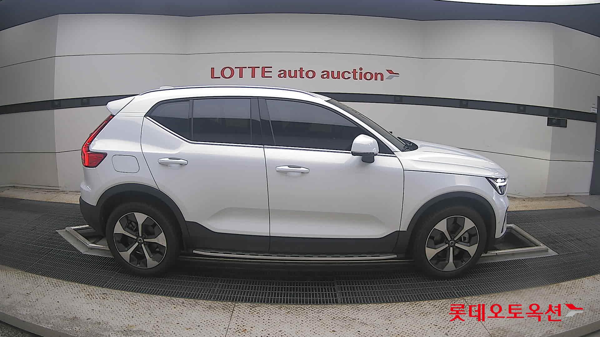 2023 - volvo xc40