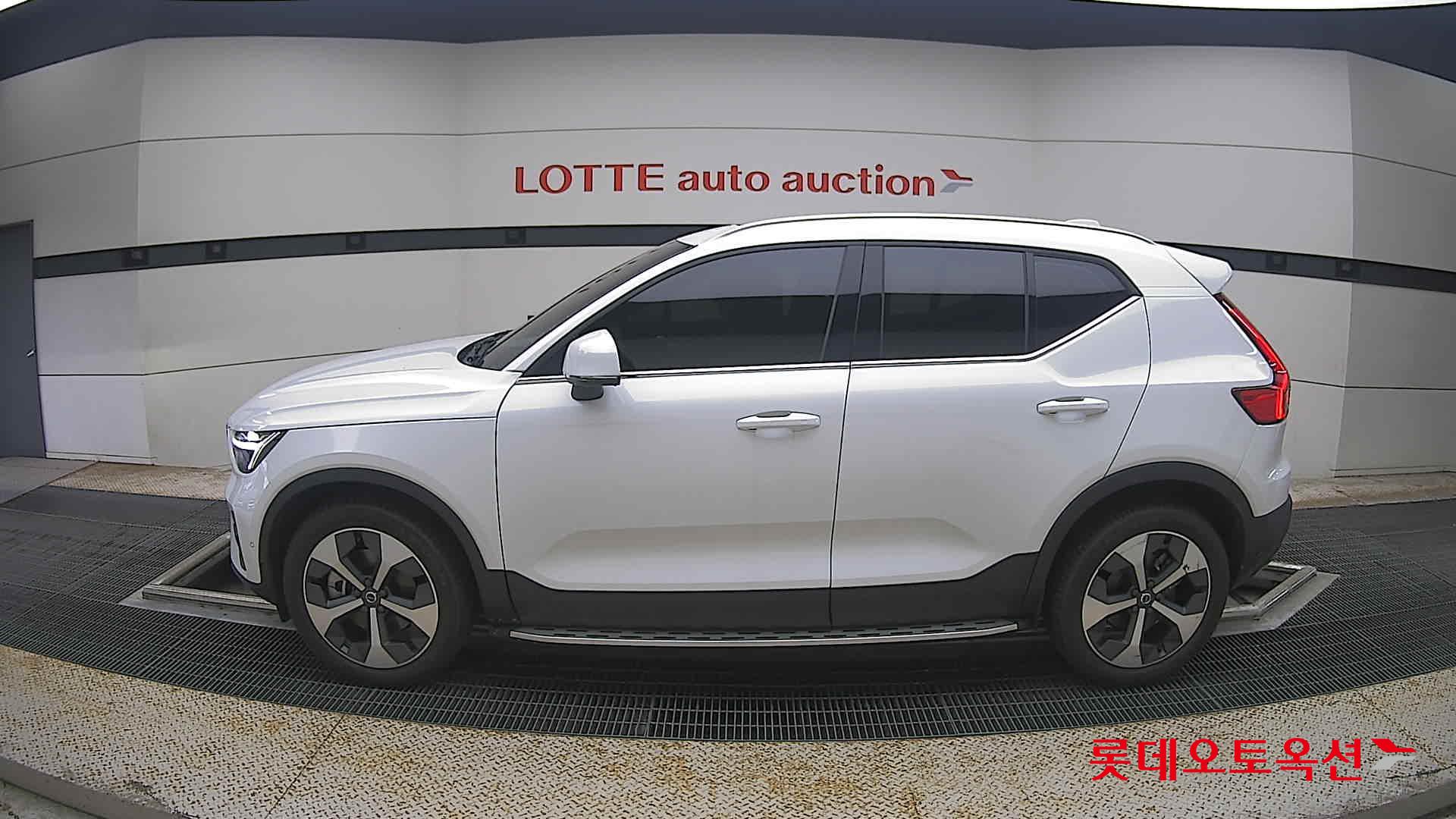 2023 - volvo xc40