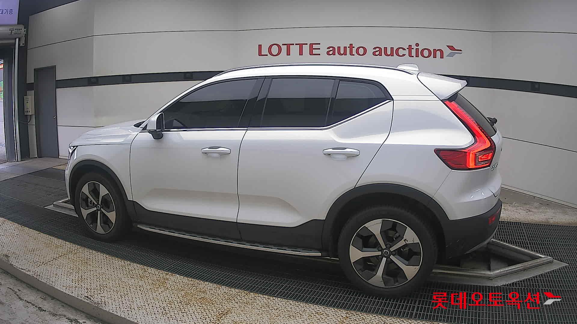 2023 - volvo xc40