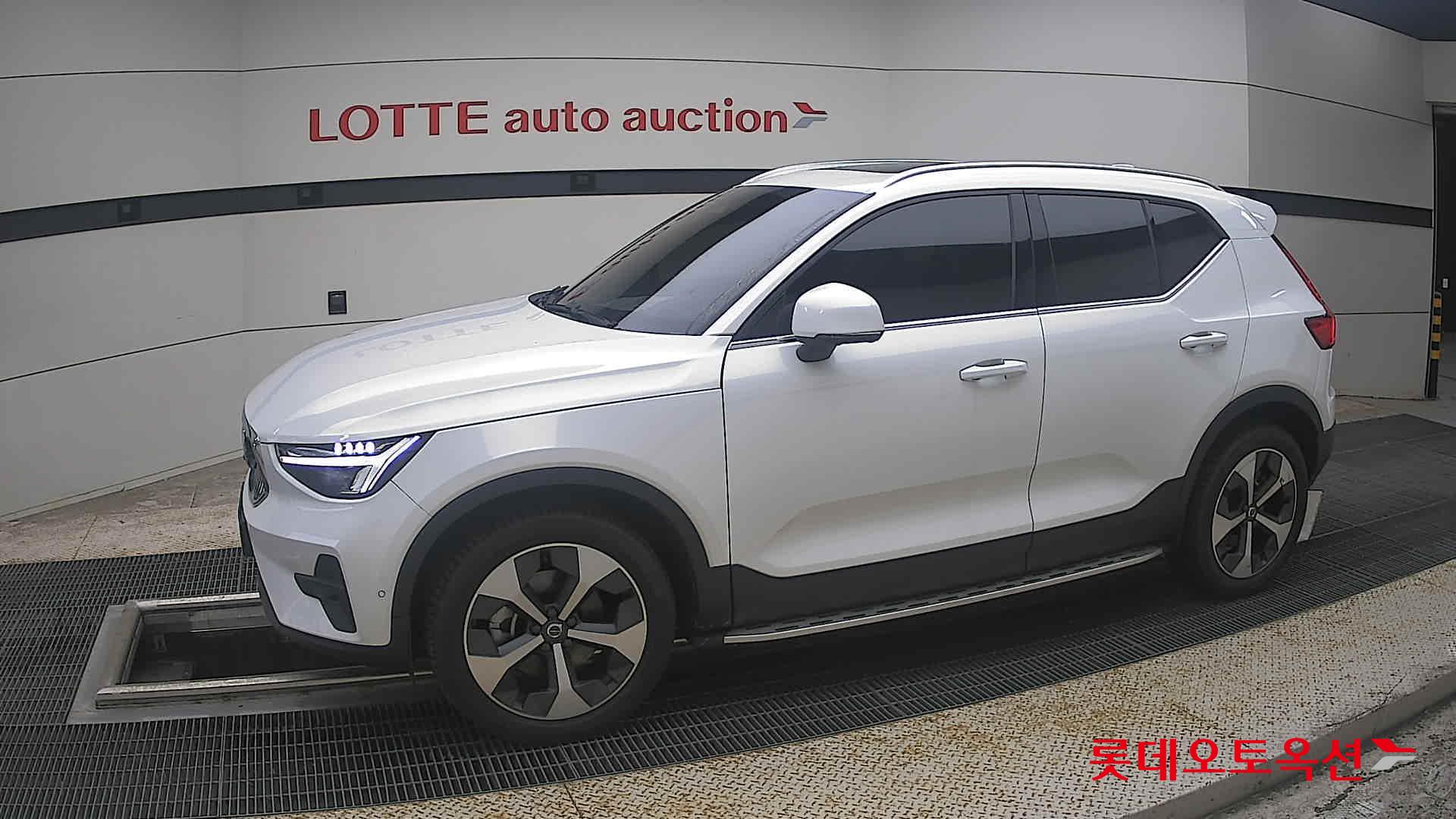 2023 - volvo xc40