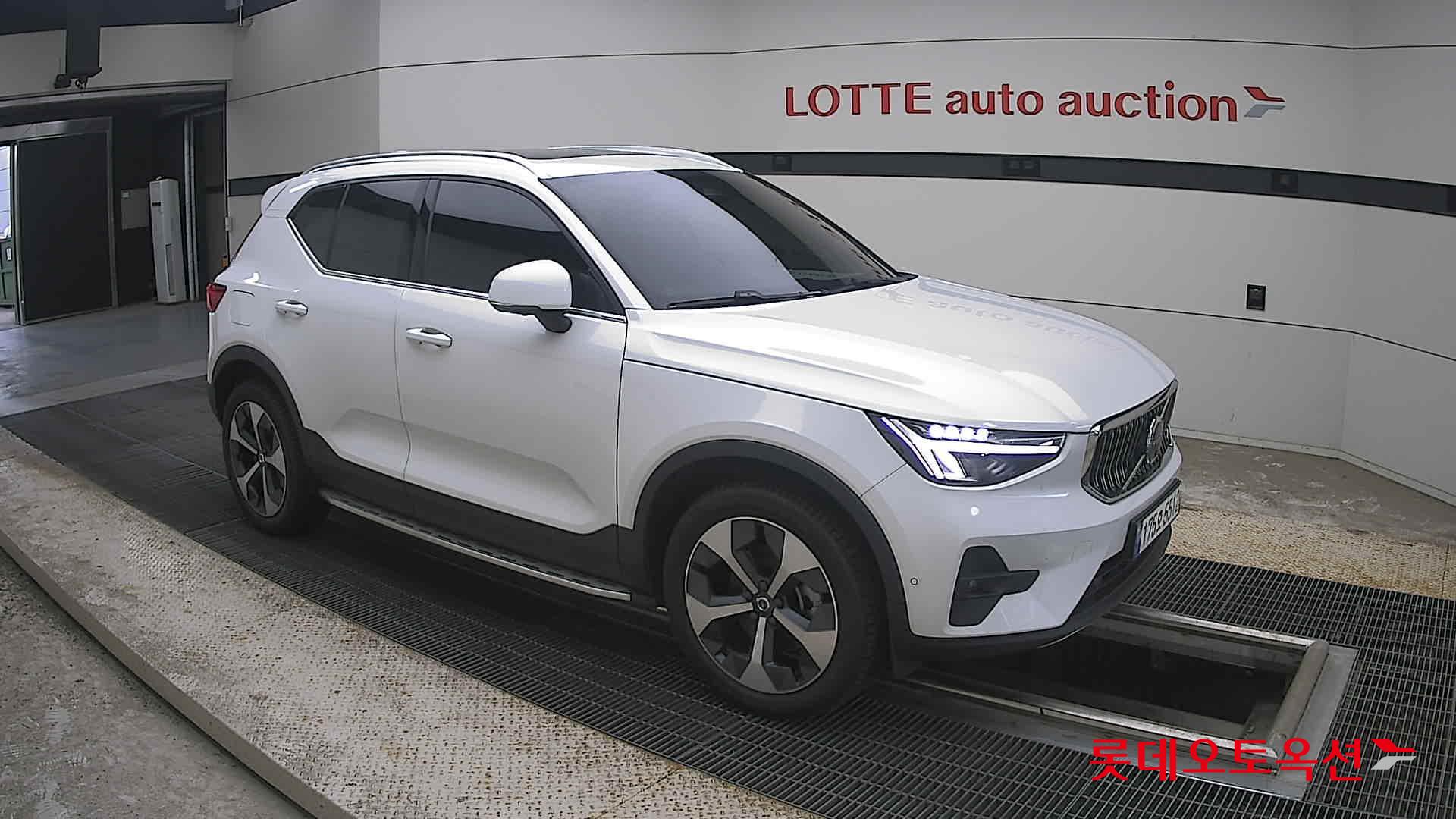 2023 - volvo xc40