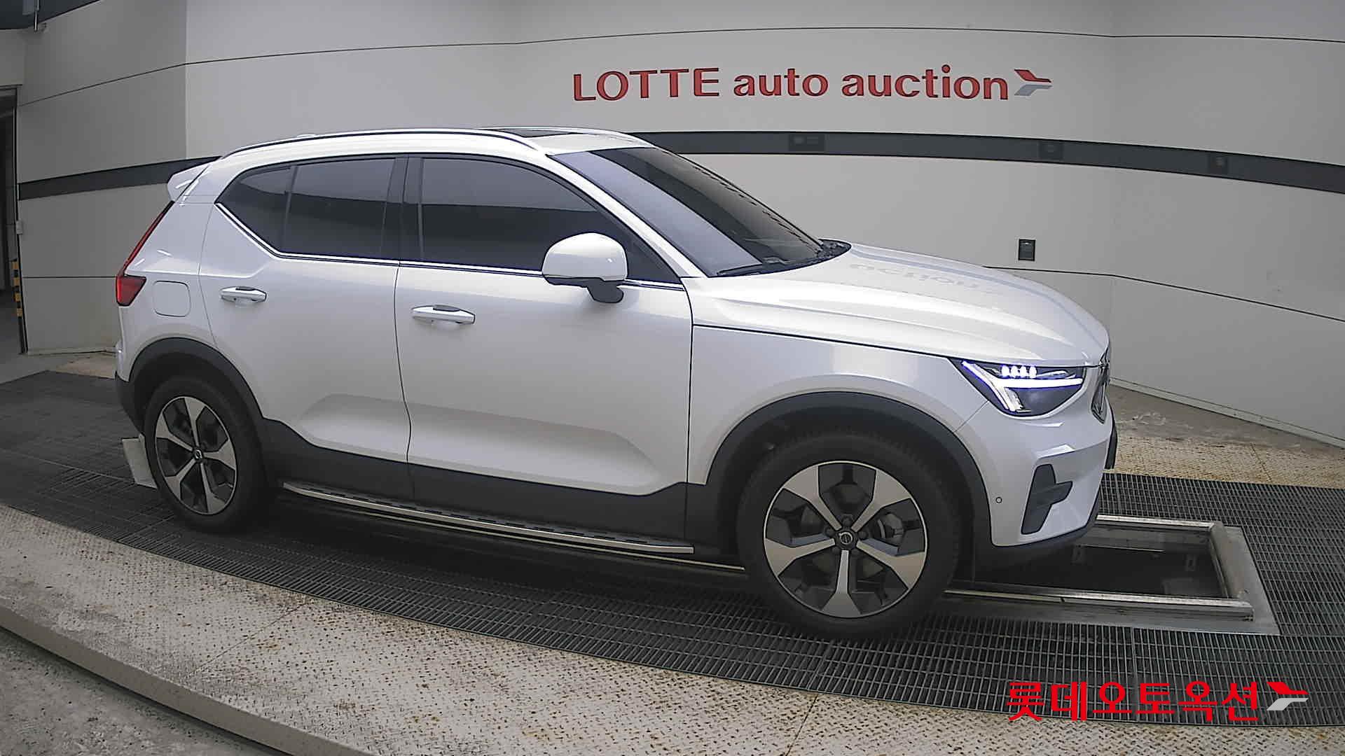 2023 - volvo xc40