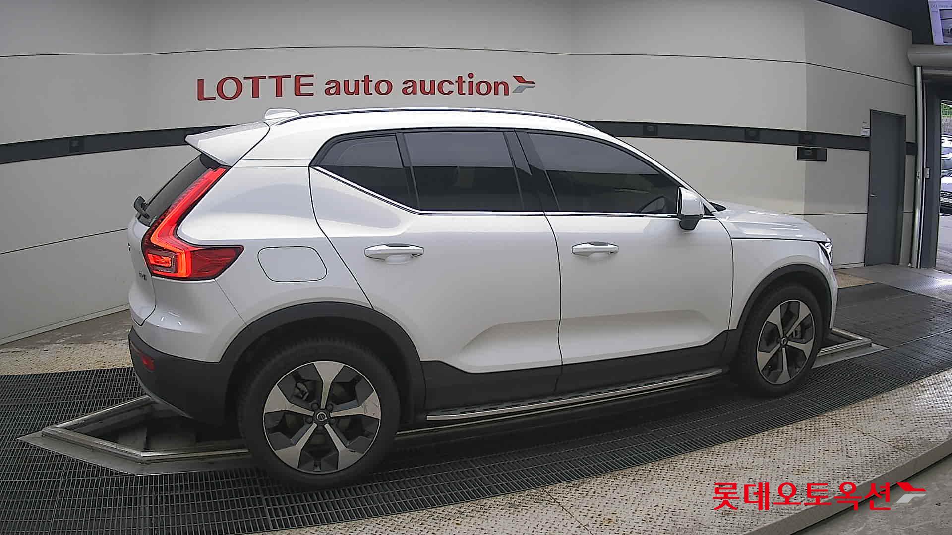 2023 - volvo xc40