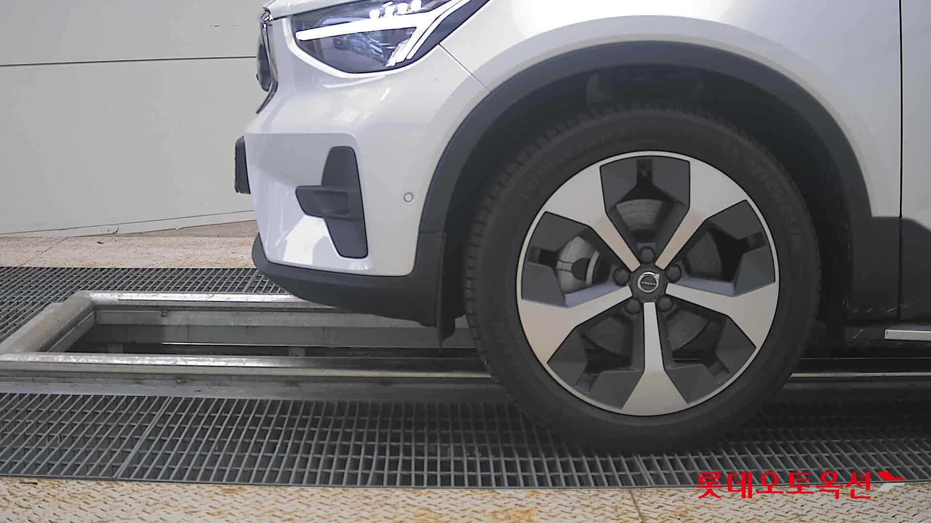 2023 - volvo xc40