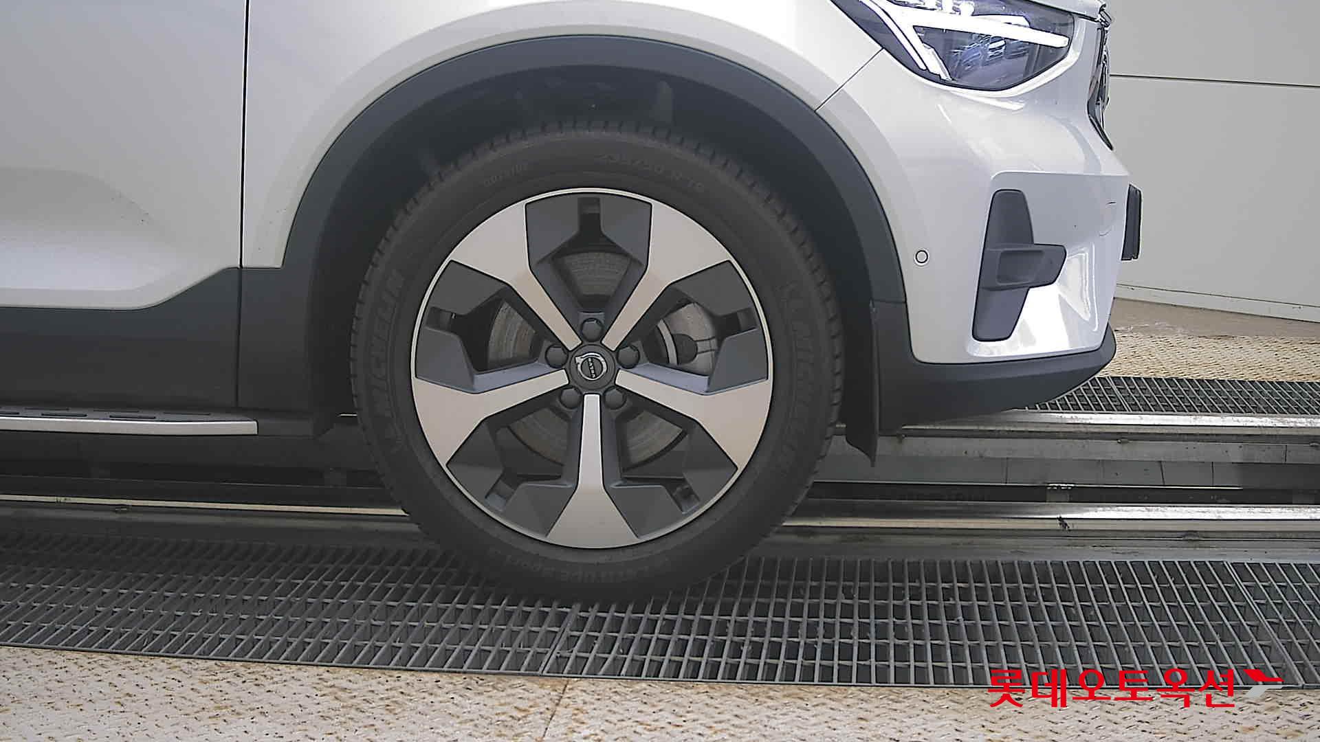2023 - volvo xc40