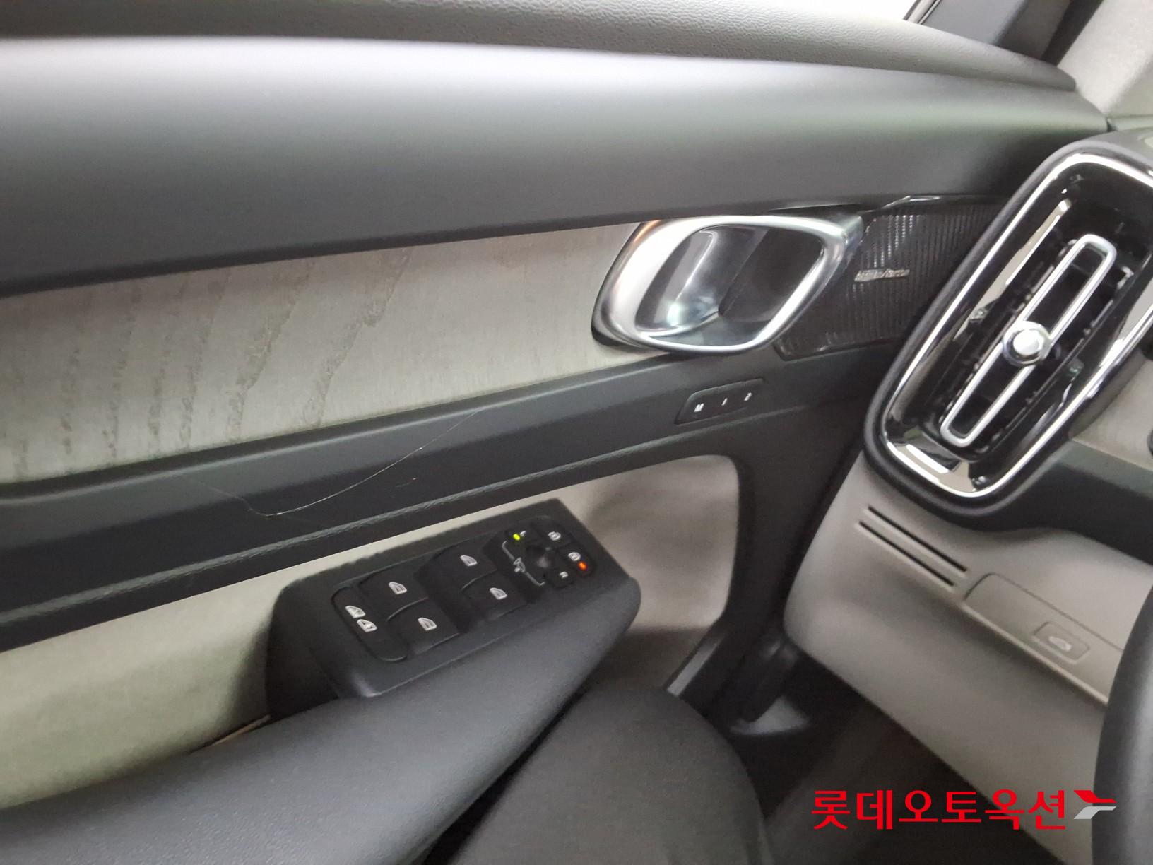 2023 - volvo xc40