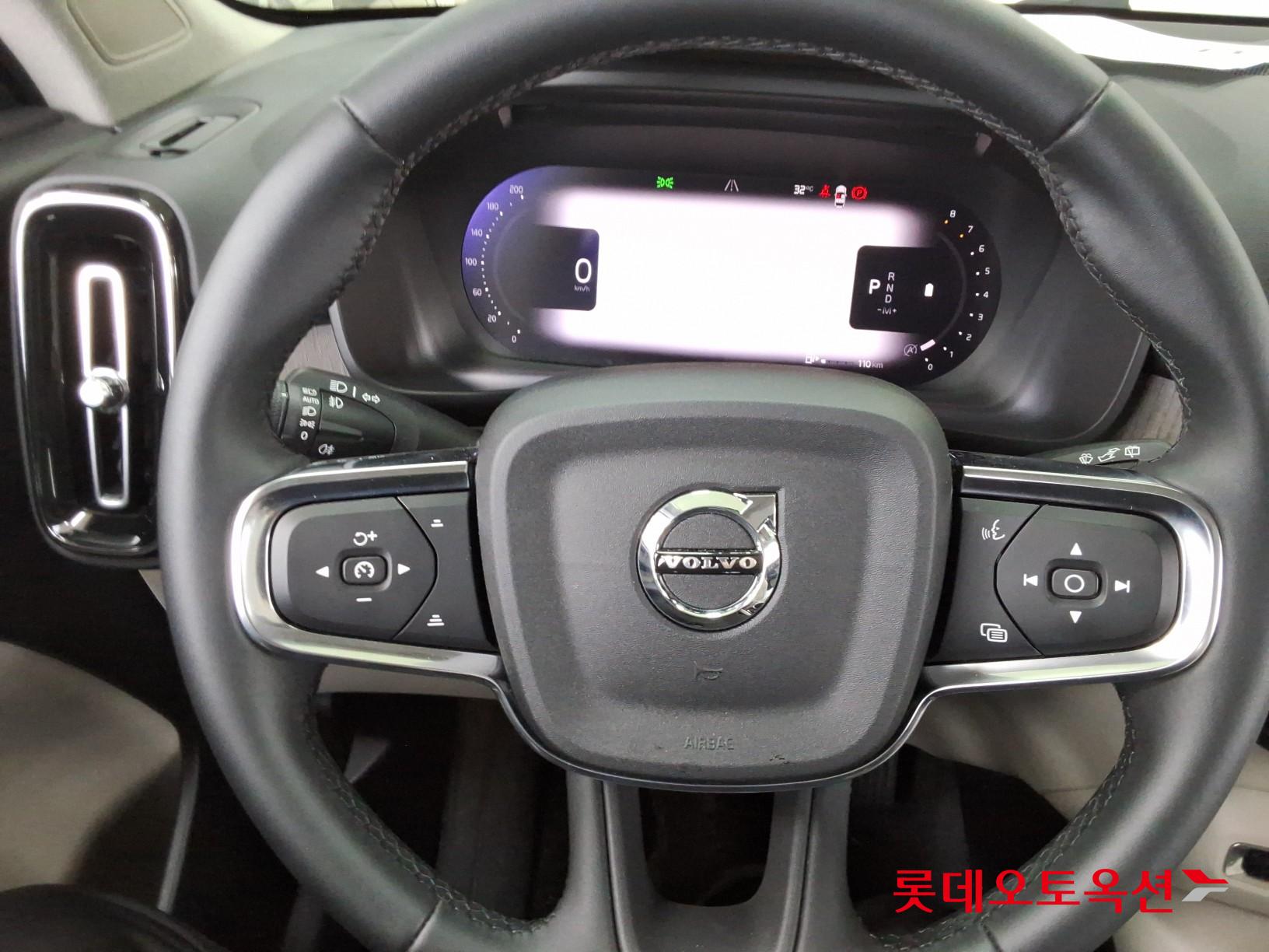 2023 - volvo xc40