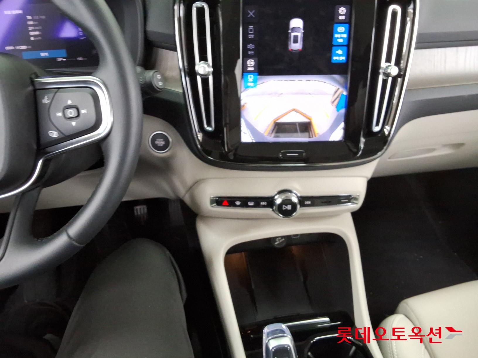 2023 - volvo xc40