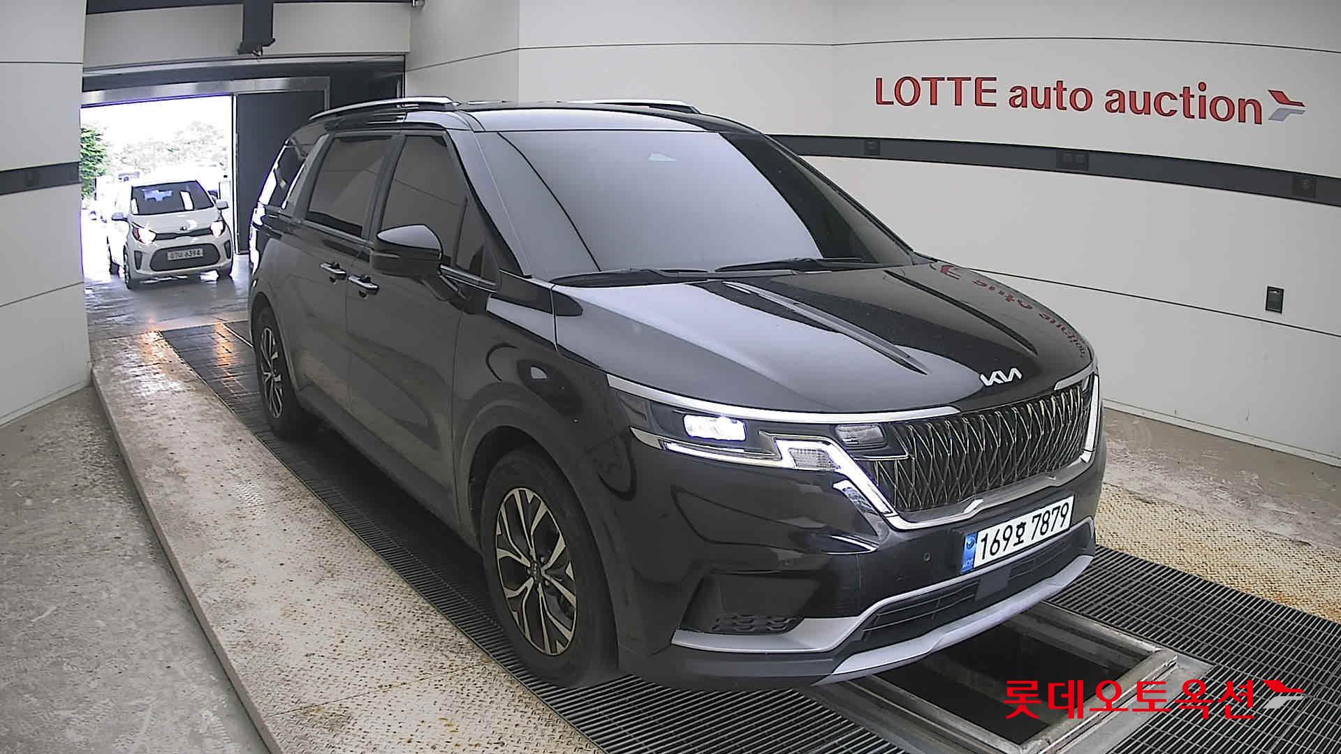 2023 - kia carnival