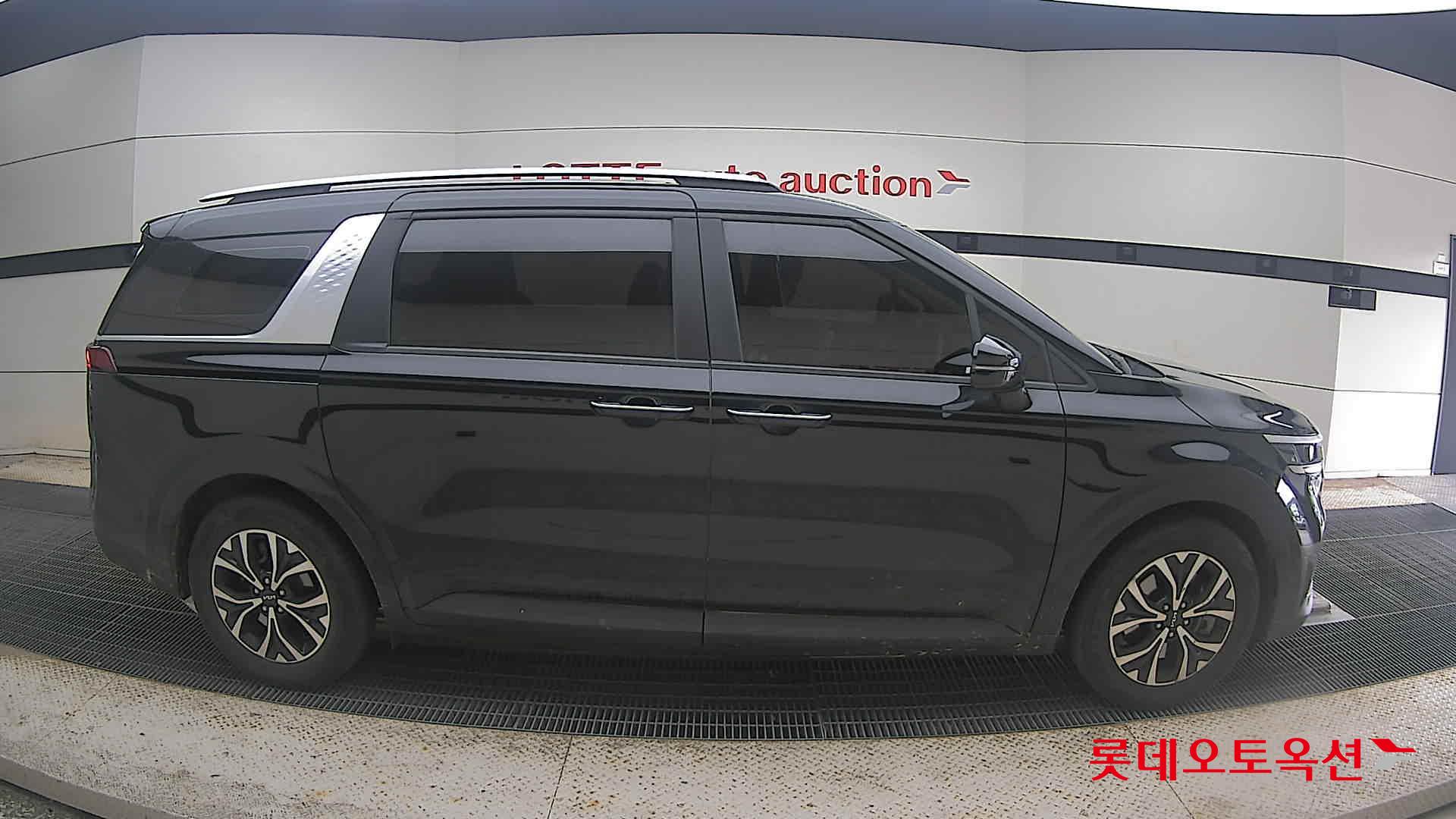 2023 - kia carnival