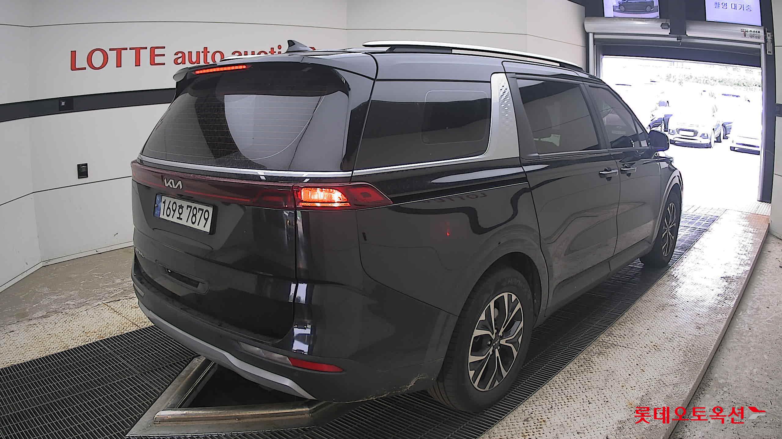 2023 - kia carnival