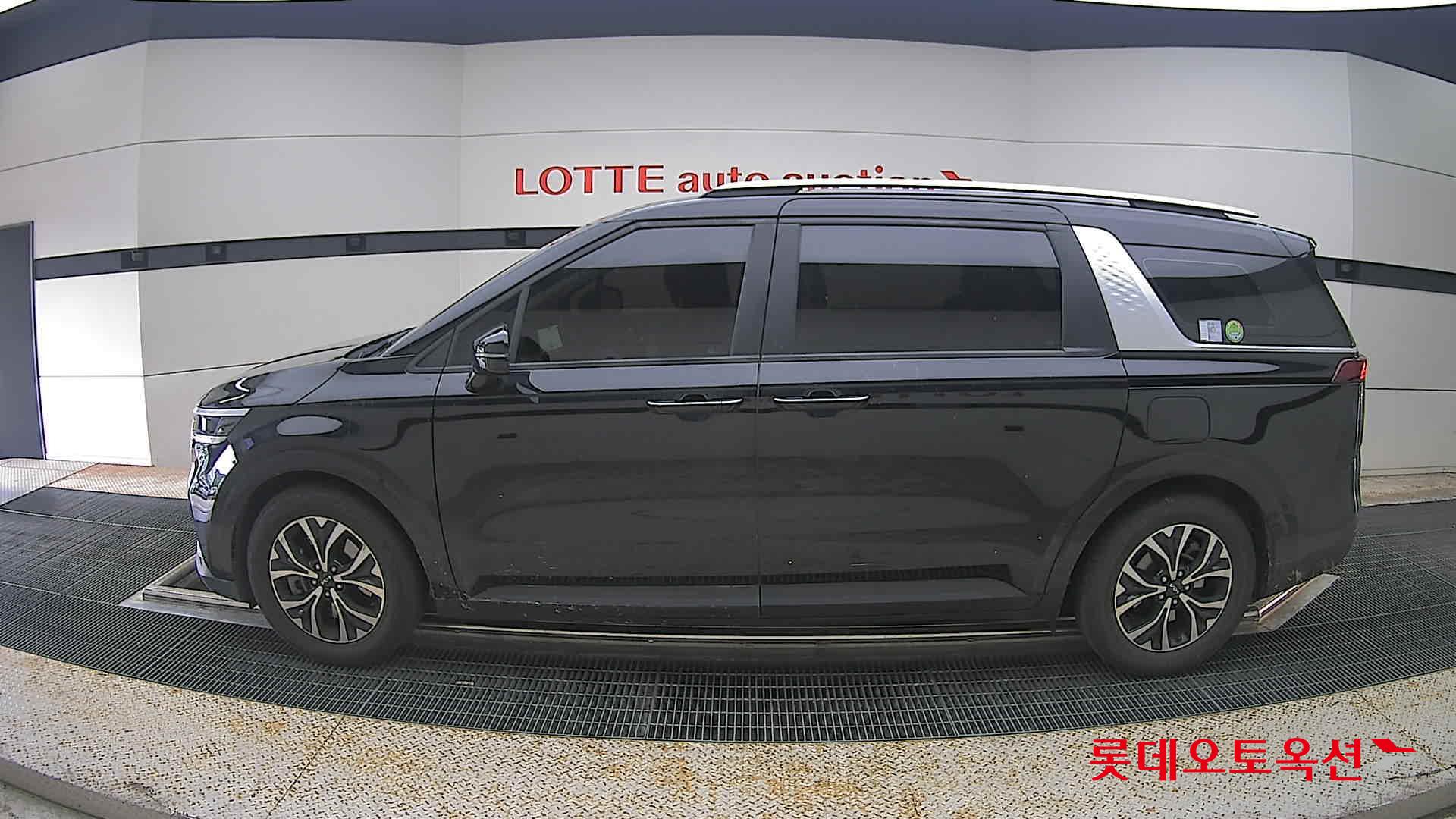 2023 - kia carnival