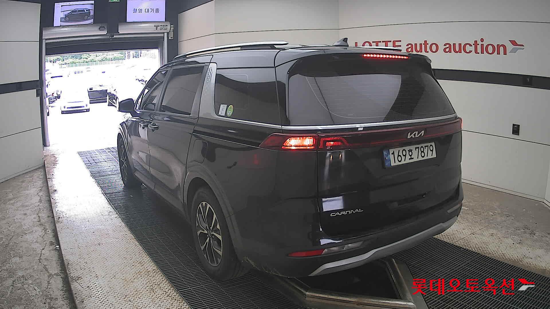2023 - kia carnival