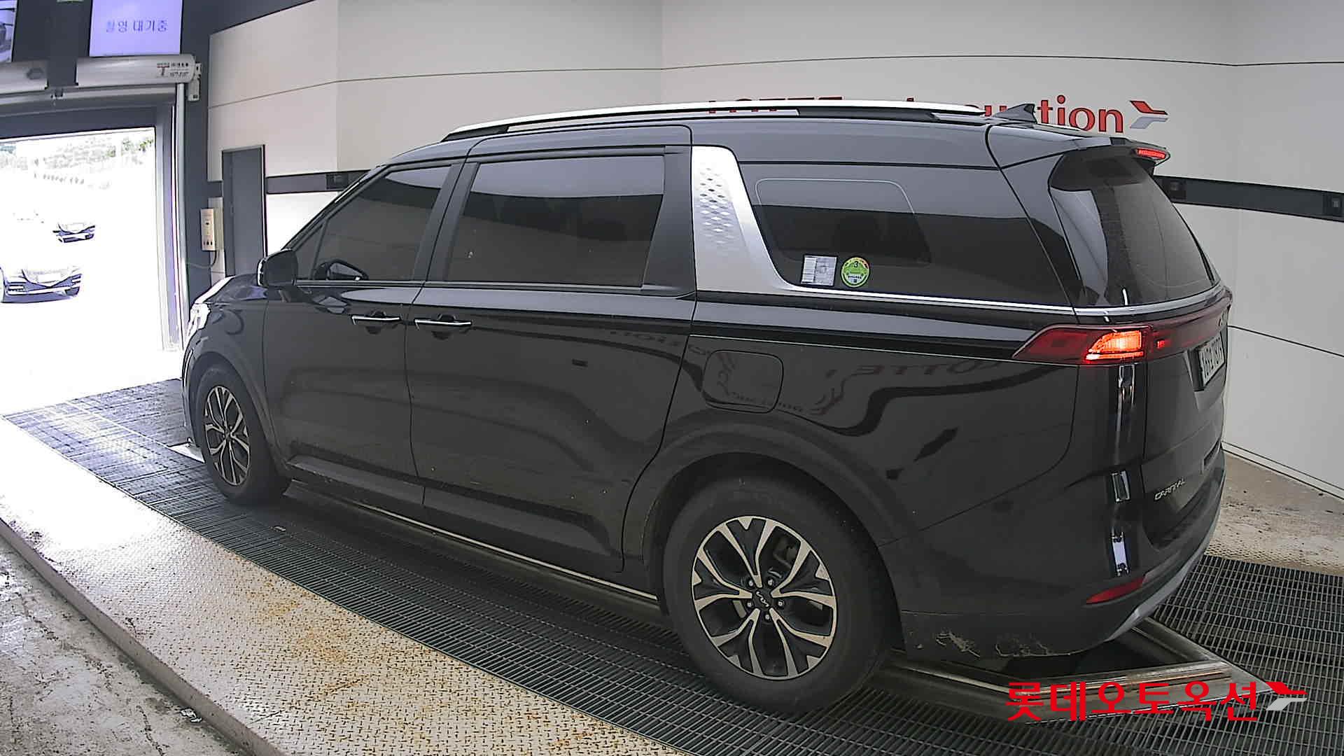 2023 - kia carnival