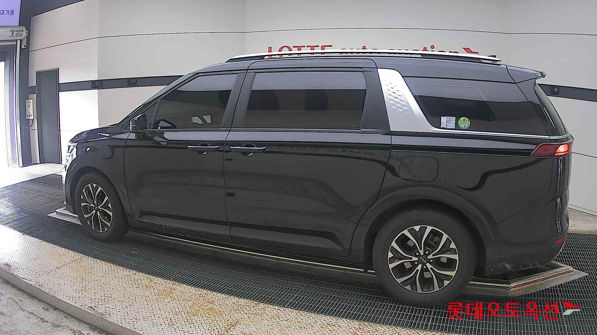 2023 - kia carnival