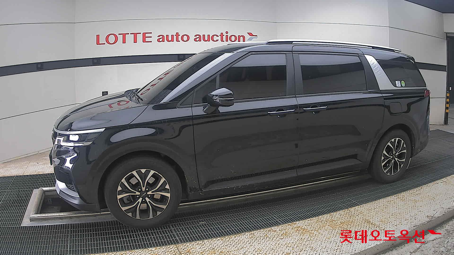 2023 - kia carnival