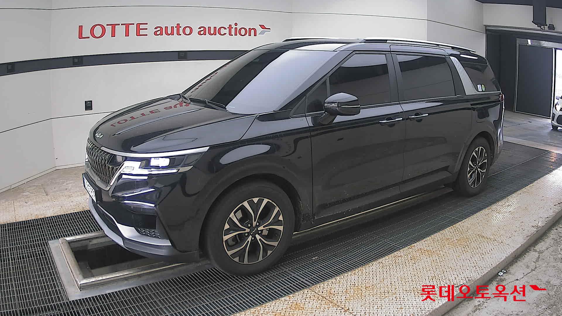 2023 - kia carnival