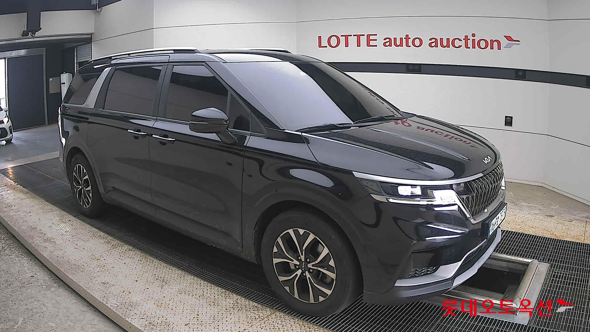 2023 - kia carnival