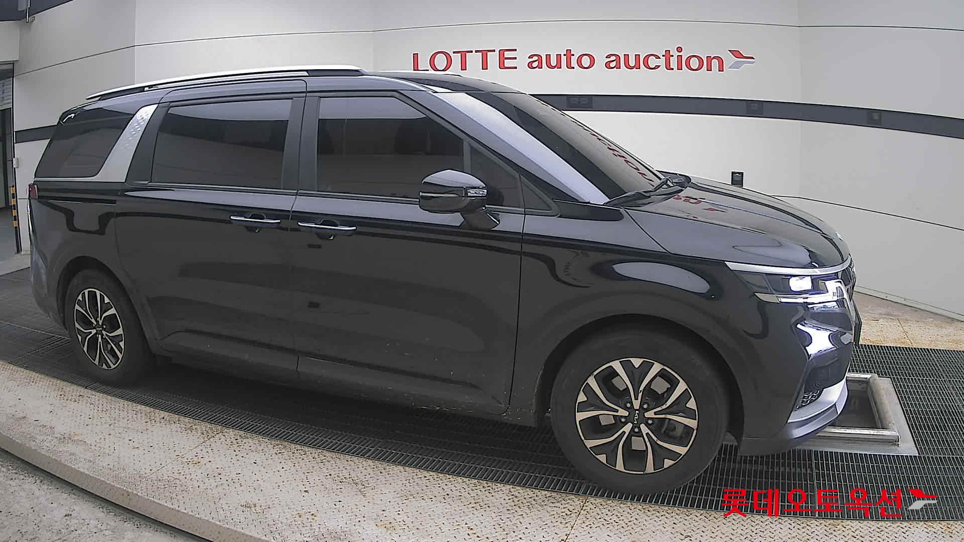 2023 - kia carnival