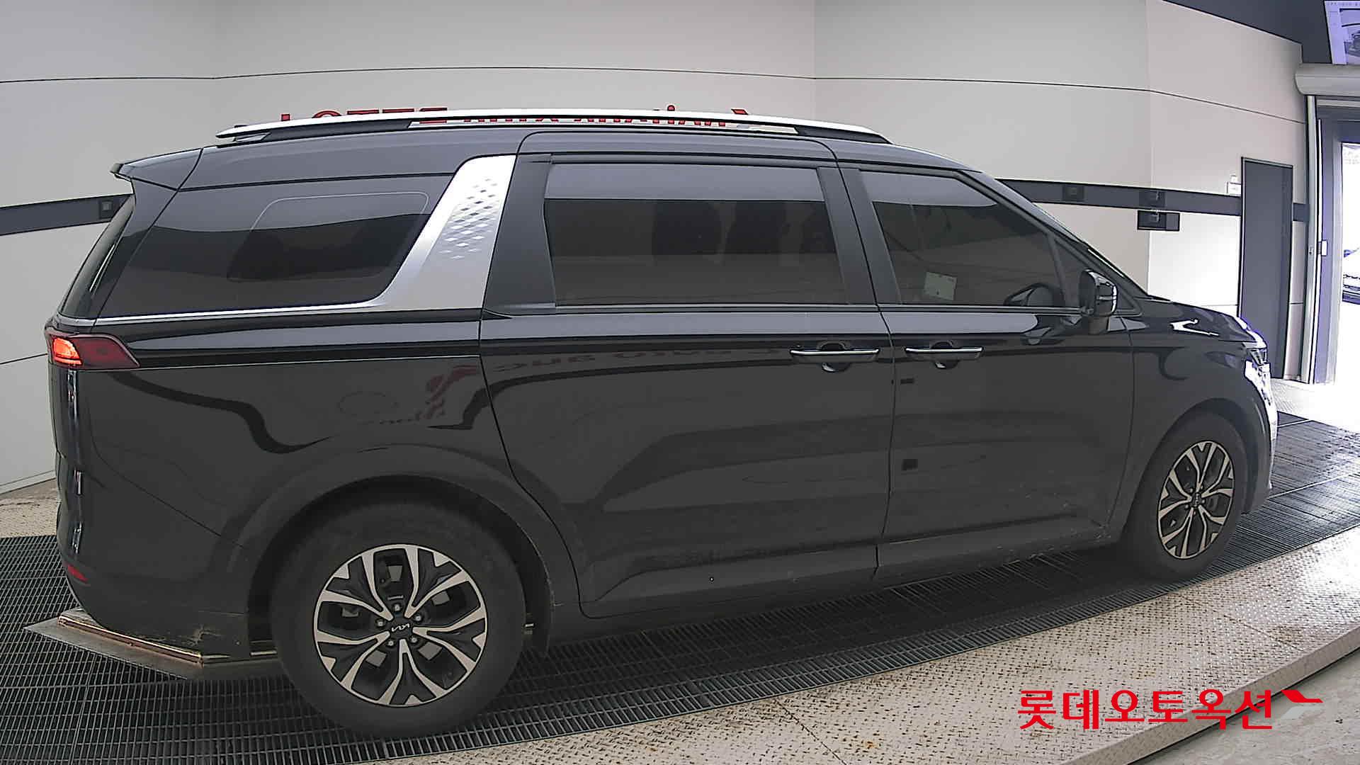2023 - kia carnival