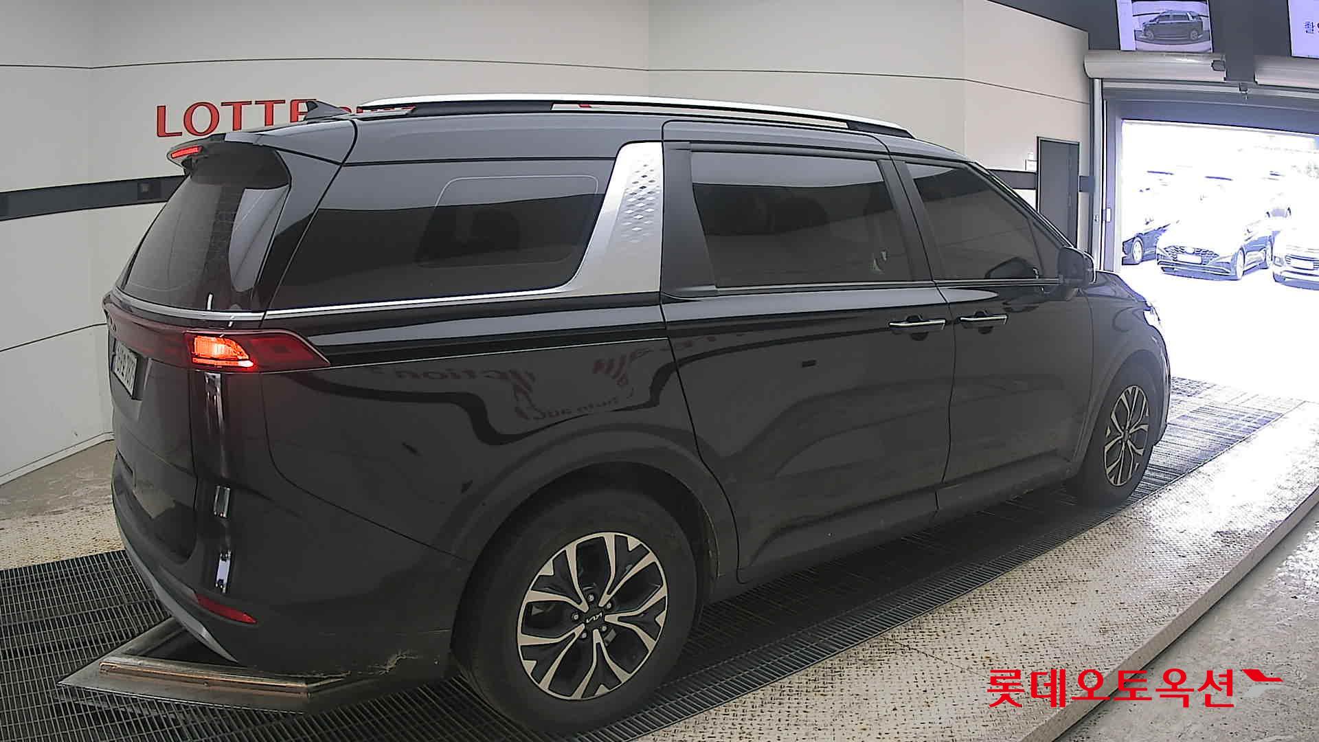 2023 - kia carnival