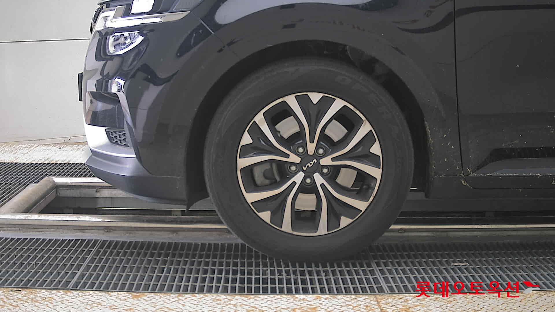 2023 - kia carnival