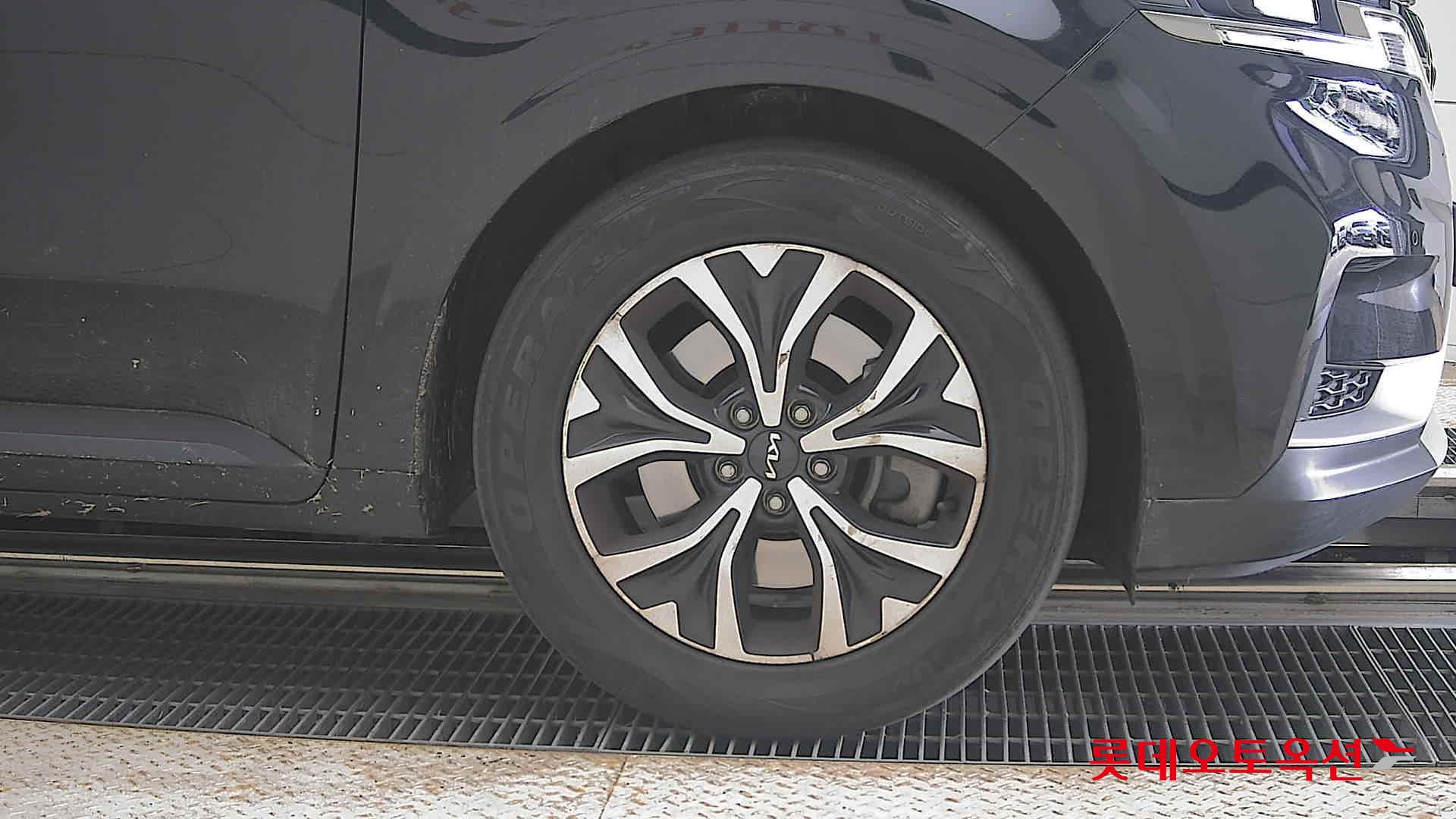 2023 - kia carnival
