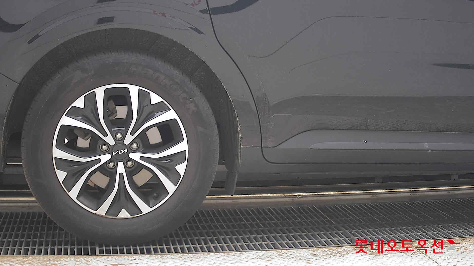 2023 - kia carnival