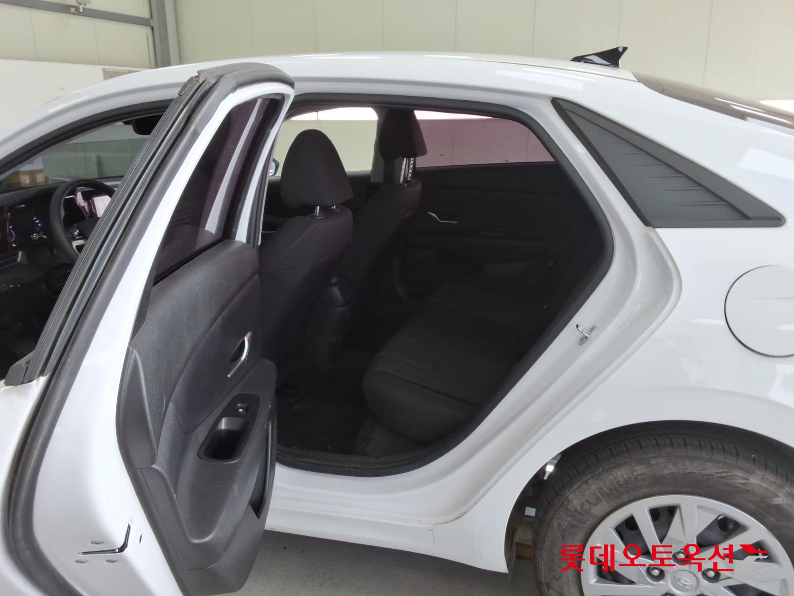 2021 - hyundai avante